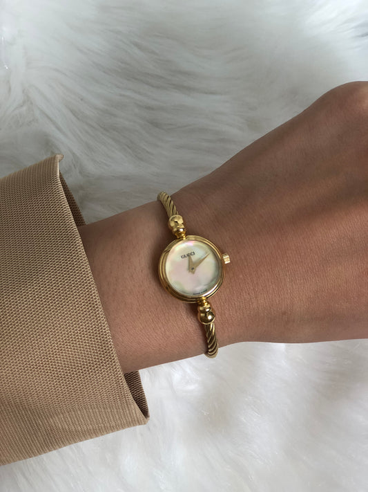 GUCCI Logo Bangle Watch Gold Vintage ngrkgb