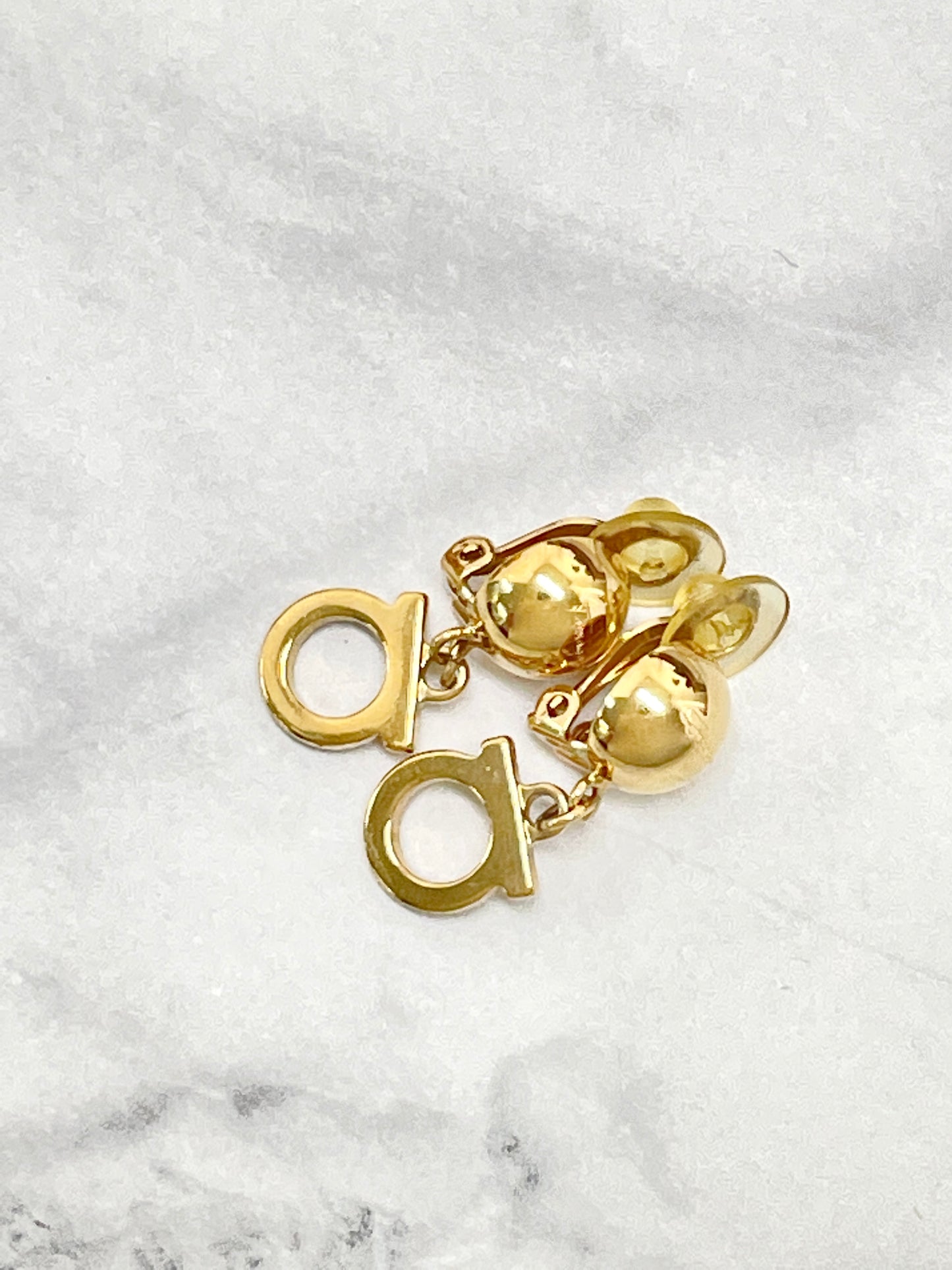 Salvatore Ferragamo Gancini Earrings Gold Vintage Old btjx7y