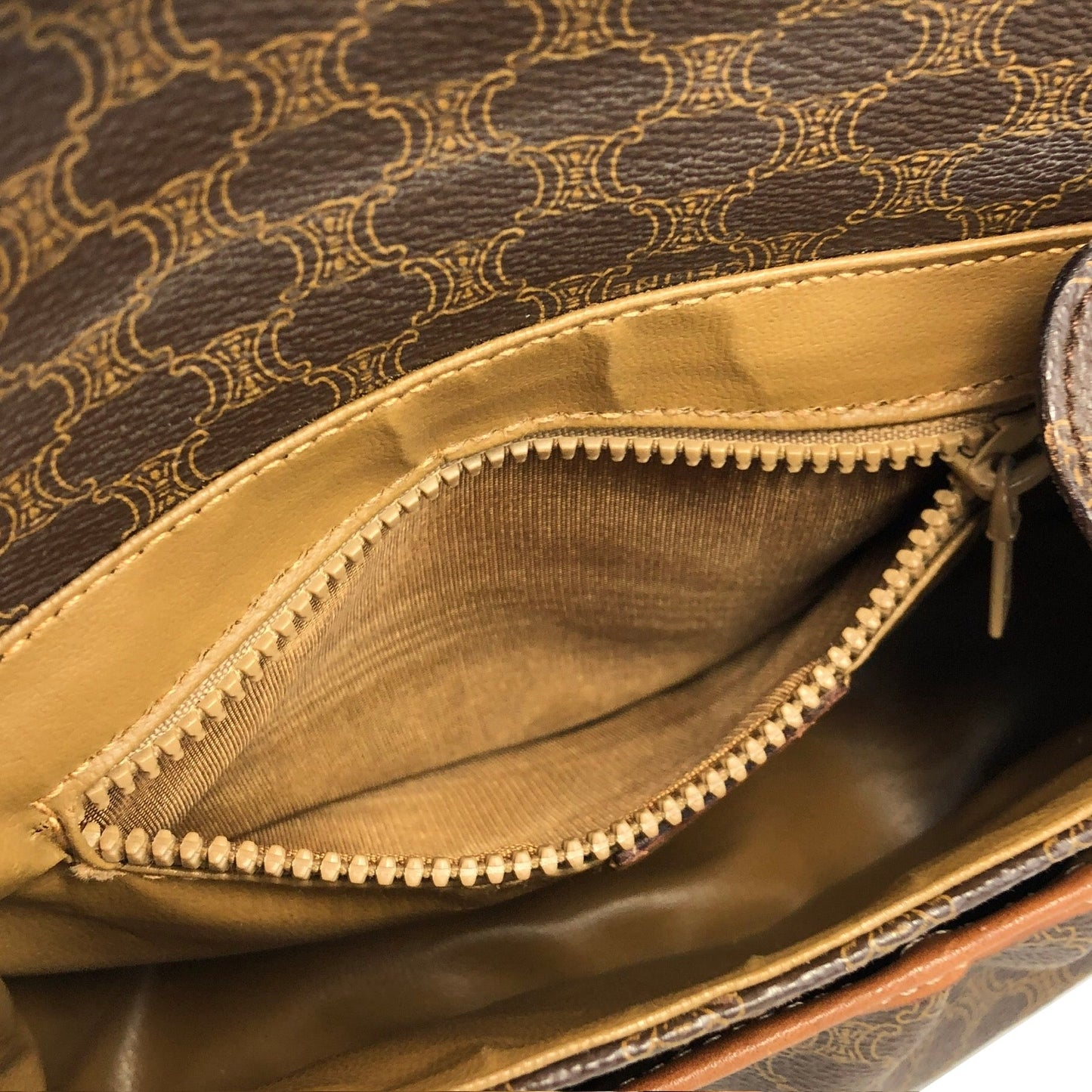CELINE Blason Buckle Shirring Shoulder bag Brown Vintage Old CELINE gk6gfz