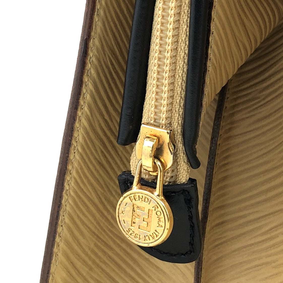 FENDI 標誌壓花皮革單手柄手提包米色復古舊款 8dd845