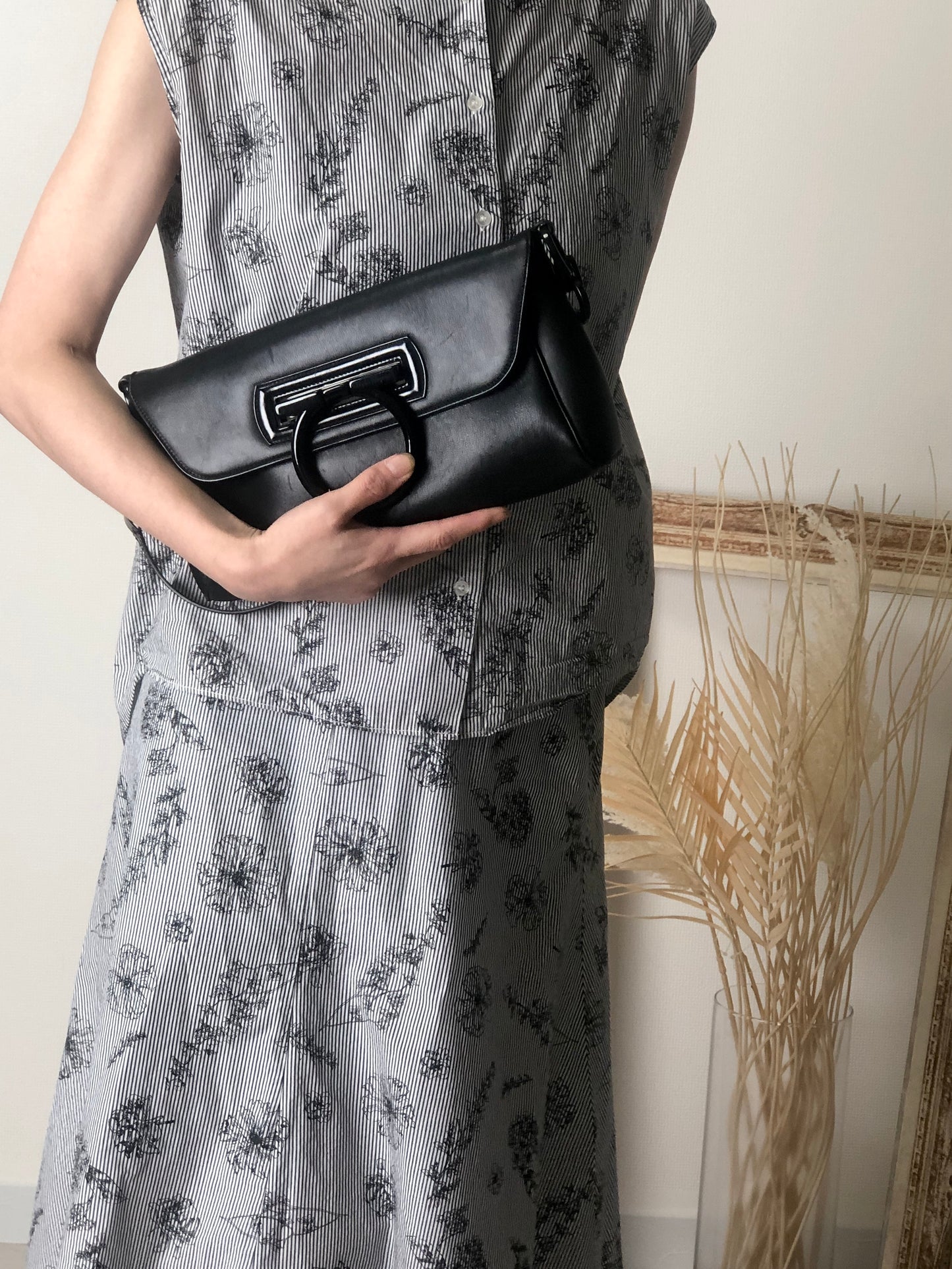 Salvatore Ferragamo Gancini Shoulder bag Hobobag Black Vintage 5vrh26