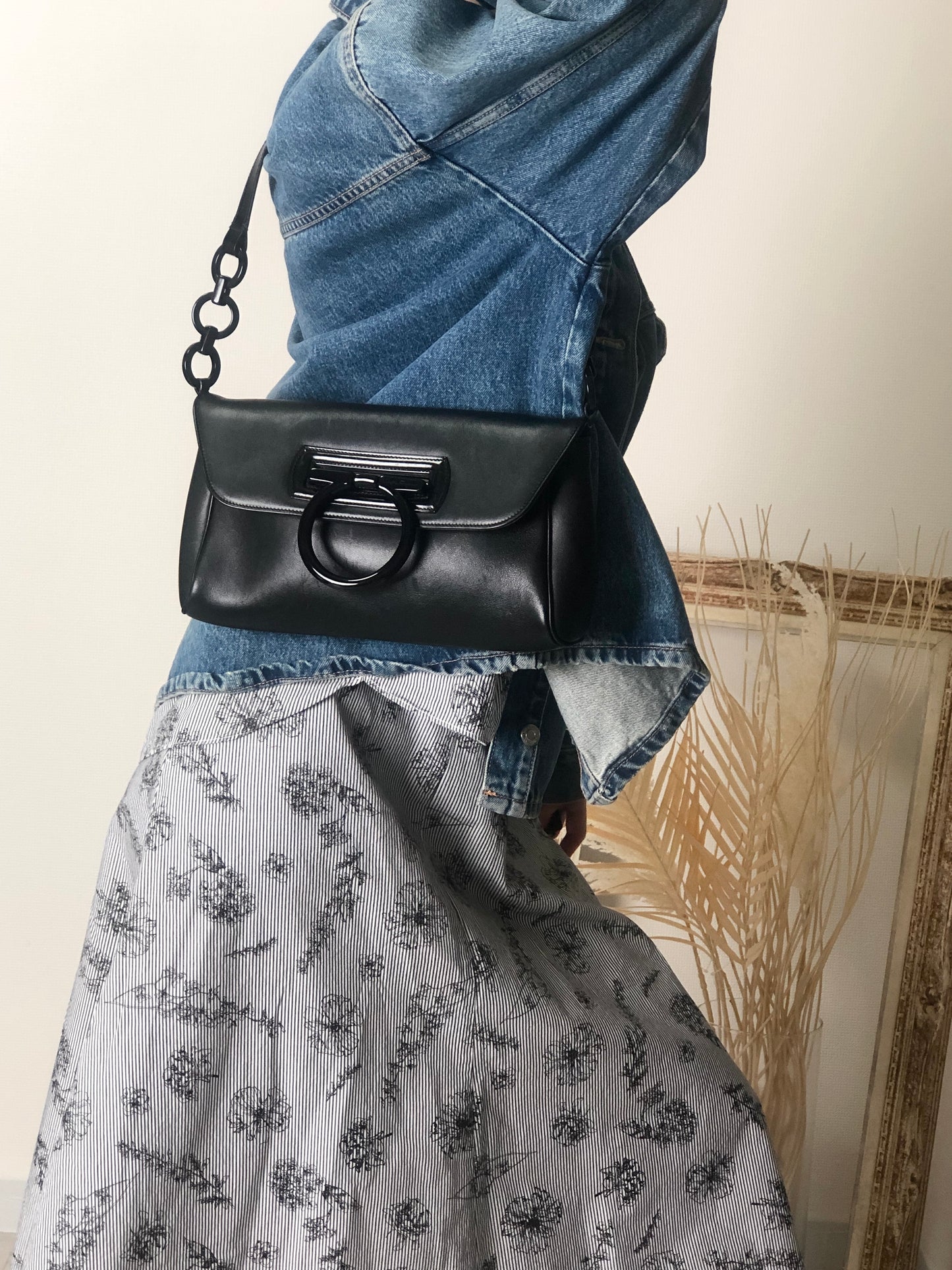 Salvatore Ferragamo Gancini Shoulder bag Hobobag Black Vintage 5vrh26