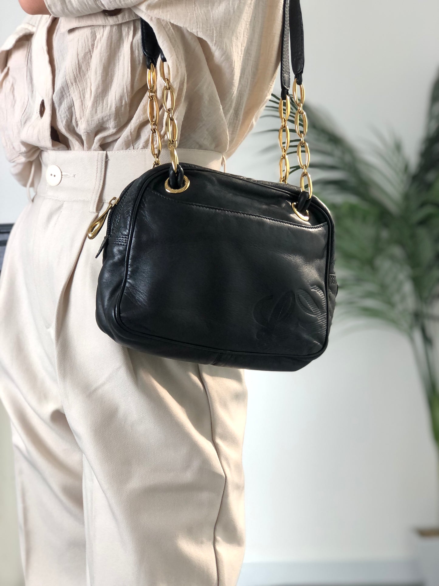 LOEWE Anagram Chain Handbag Shoulder bag Black Vintage nkgx4b
