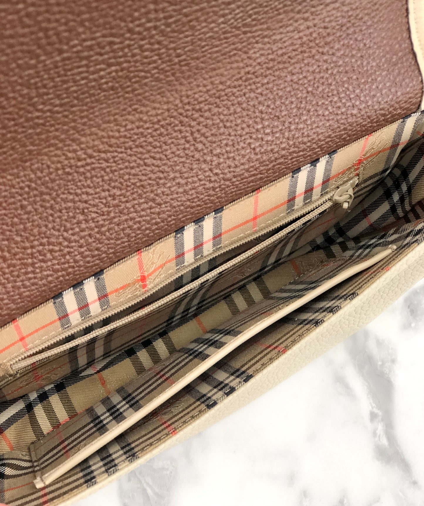 Burberrys logo embossed leather classic check off white Vintage Old 263gt2