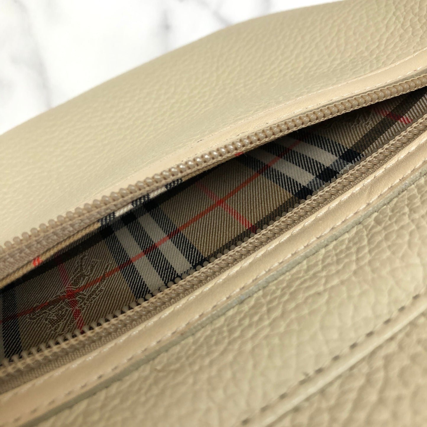 Burberrys logo embossed leather classic check off white Vintage Old 263gt2