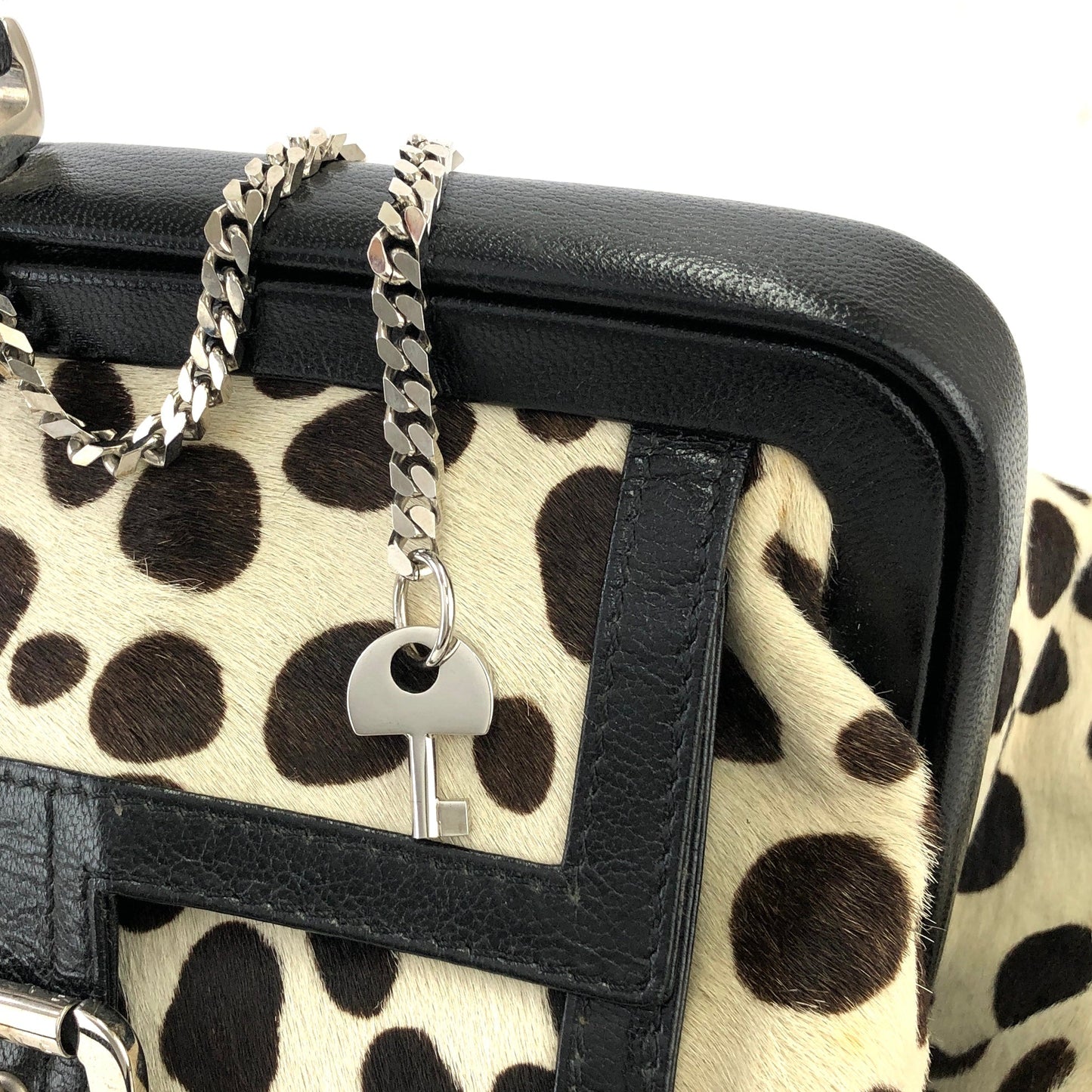 CELINE 斑點狗圖案未出生小牛皮扣環手提包白色黑色舊款 CELINE Vintage e5d32i