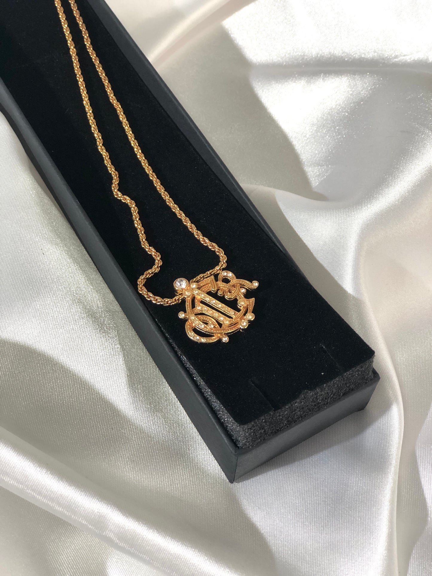 Christian Dior 徽章標誌線石項鍊金色復古 yxmhkk