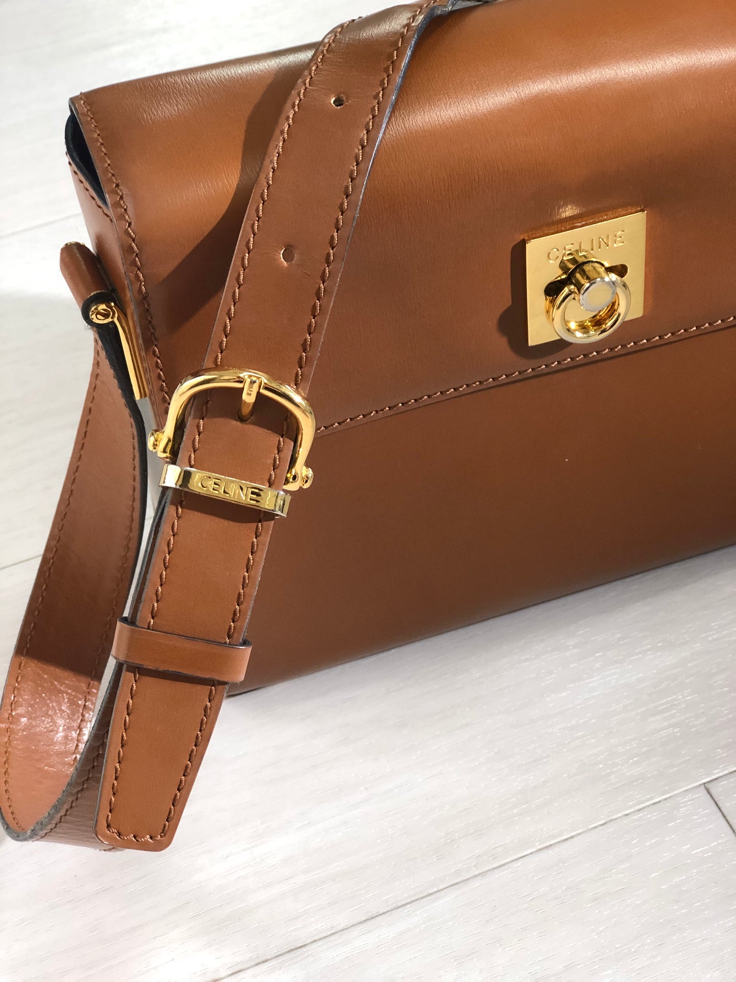 CELINE Logo Gancini 皮革 Box 單肩包 駝色 Vintage Old Celine ekrsvz