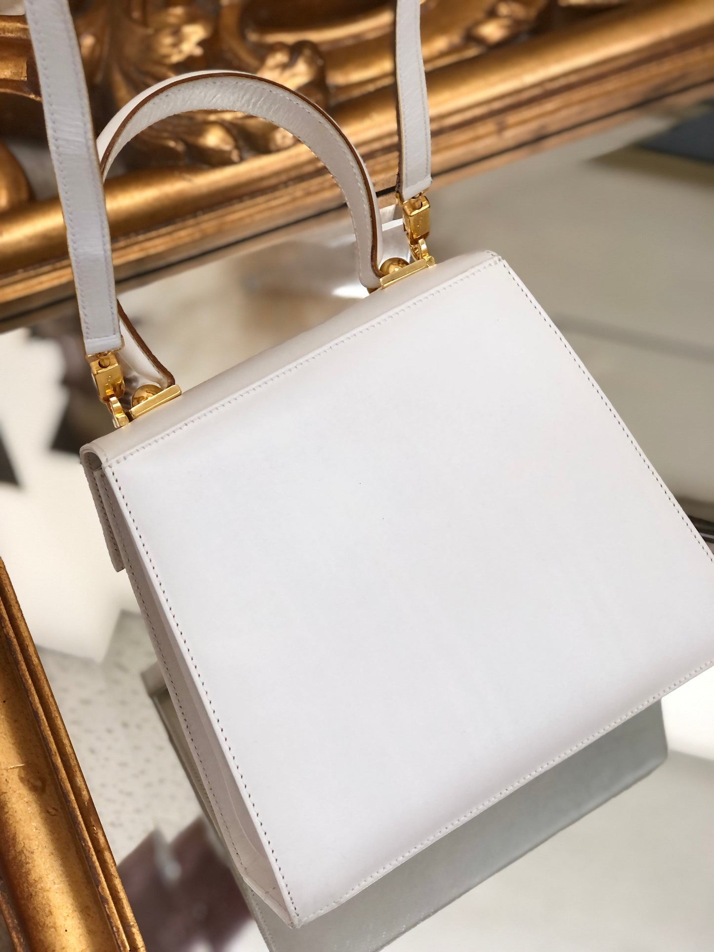 Salvatore Ferragamo Gancini Kelly Shoulderbag Handbag Leather White 4cas4n