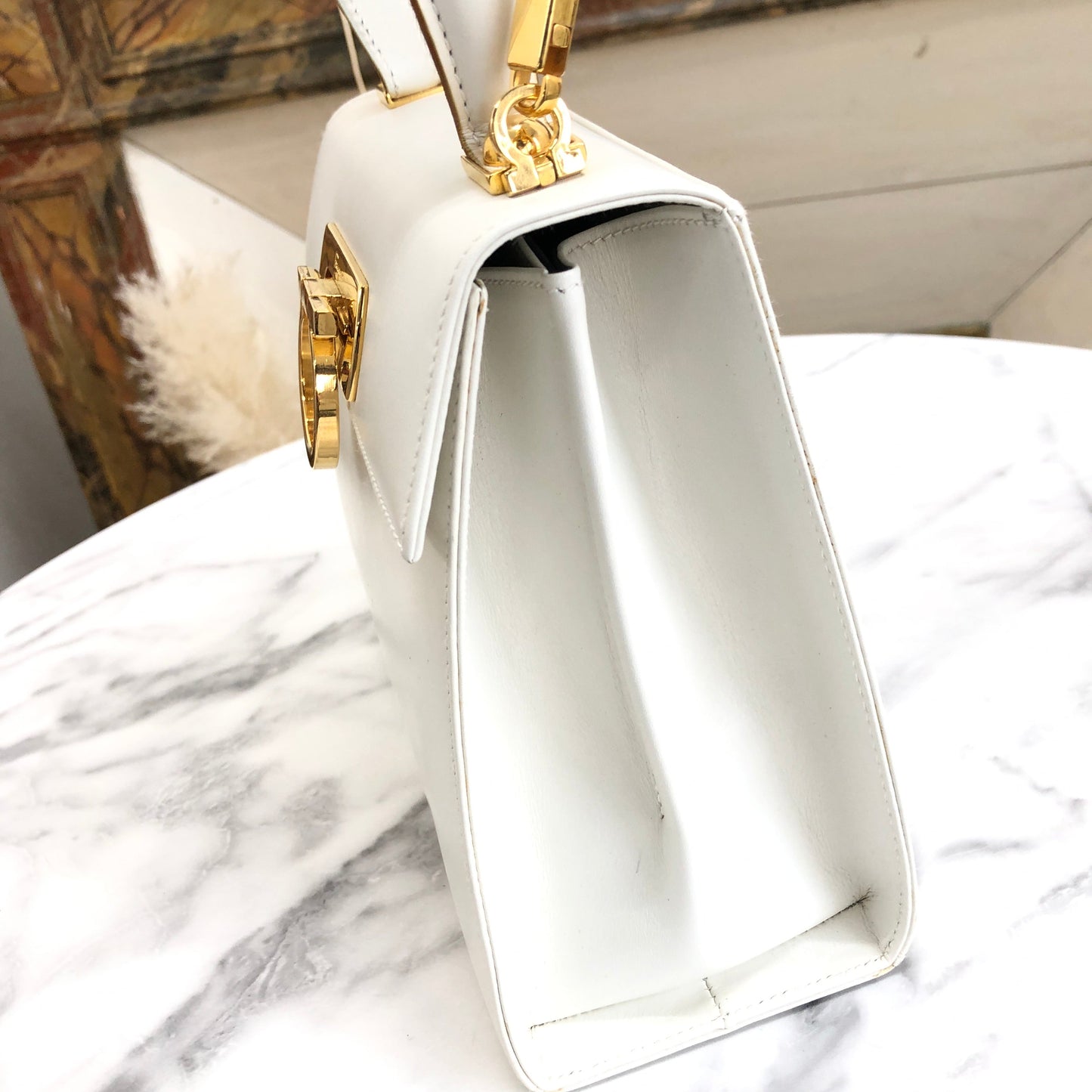 Salvatore Ferragamo Gancini Kelly Shoulderbag Handbag Leather White 4cas4n