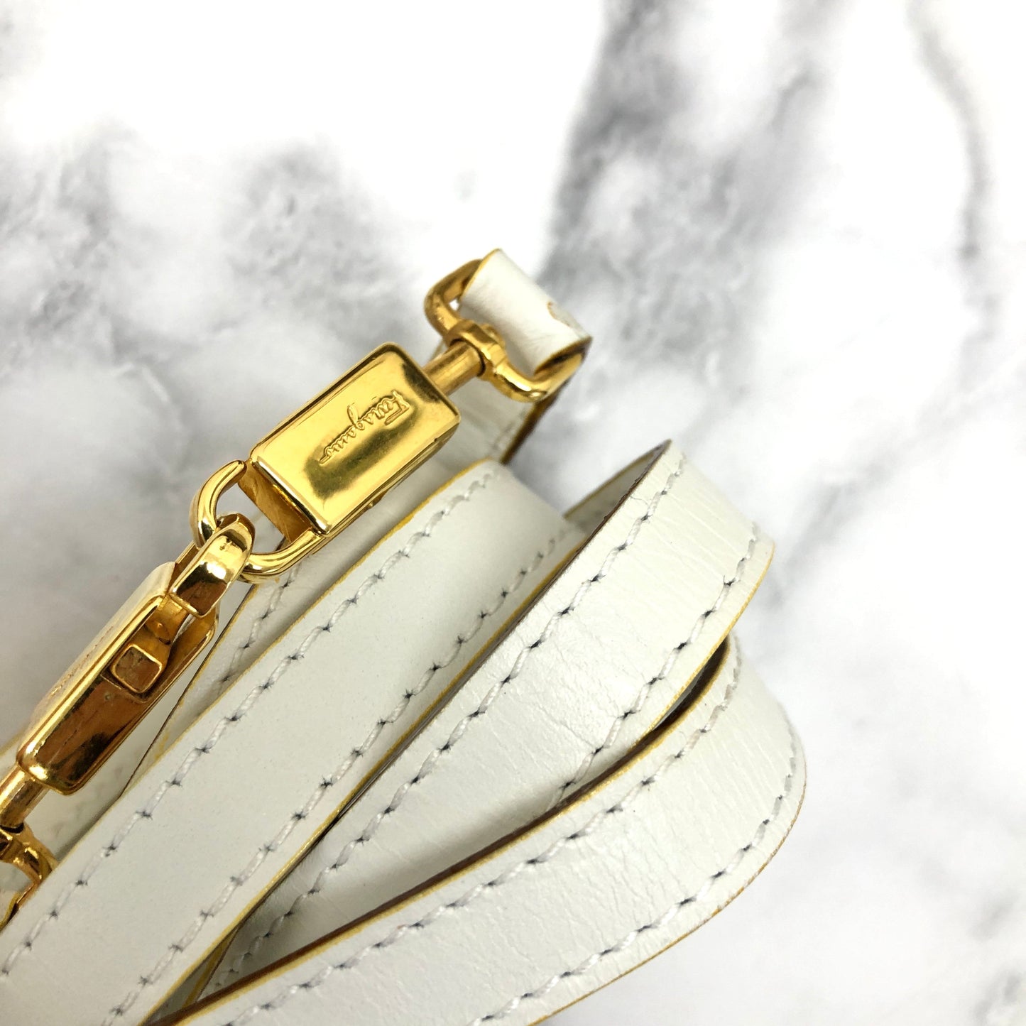 Salvatore Ferragamo Gancini Kelly Shoulderbag Handbag Leather White 4cas4n