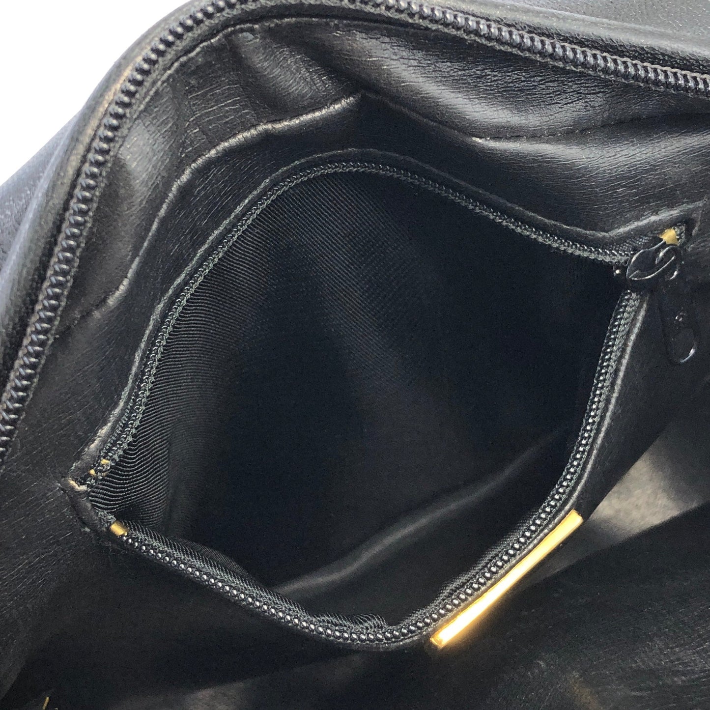 GIVENCHY 標誌絎縫流蘇皮革鏈條單肩包黑色復古舊款 ahvesn