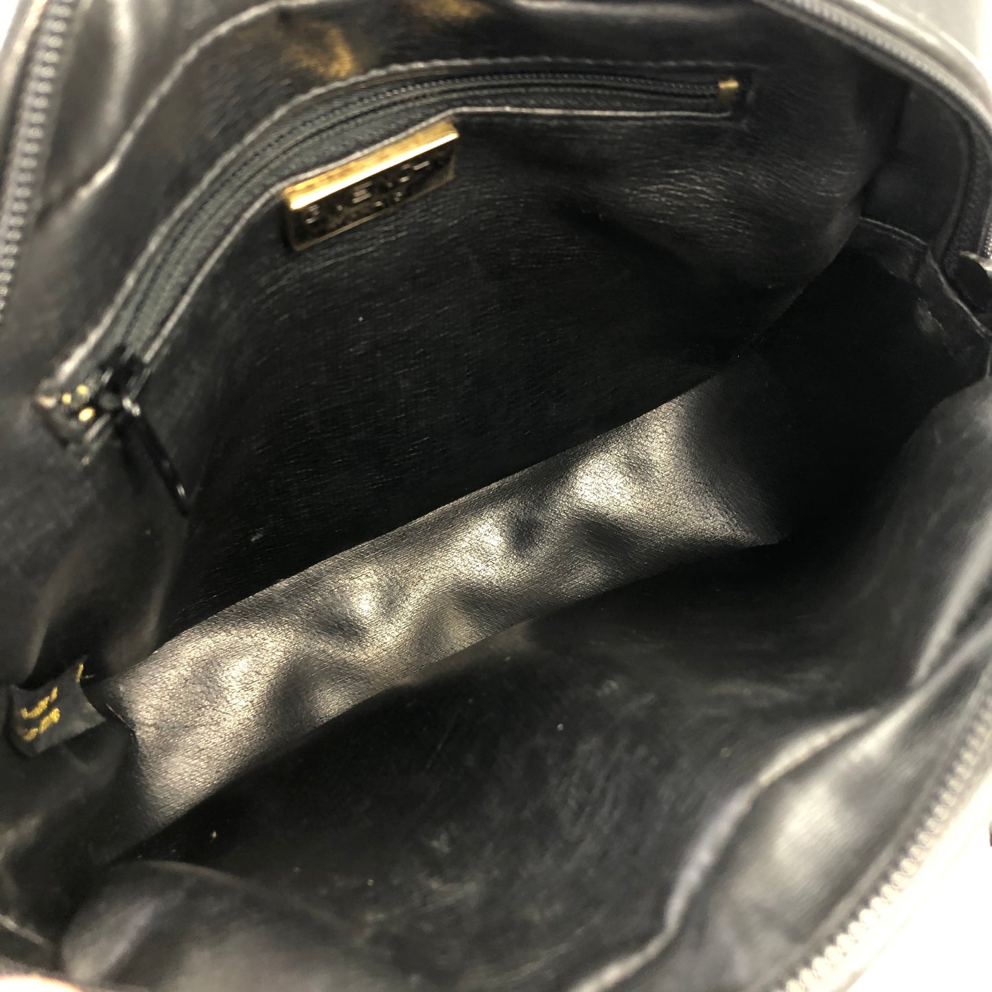 GIVENCHY 標誌絎縫流蘇皮革鏈條單肩包黑色復古舊款 ahvesn