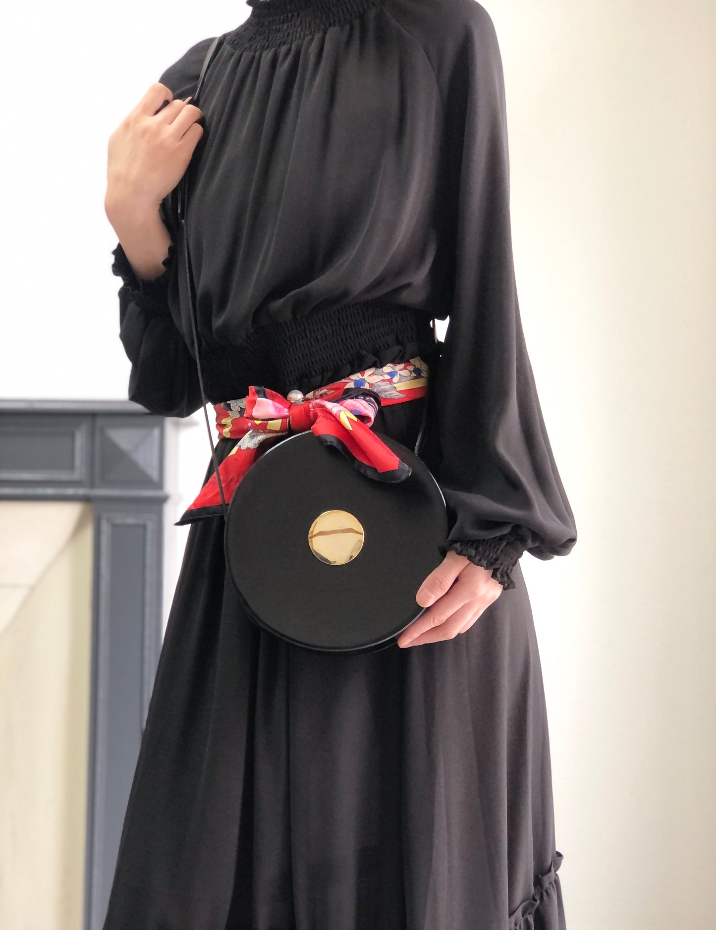 Yves Saint Laurent Round Shoulder bag Black Vintage xtejxv