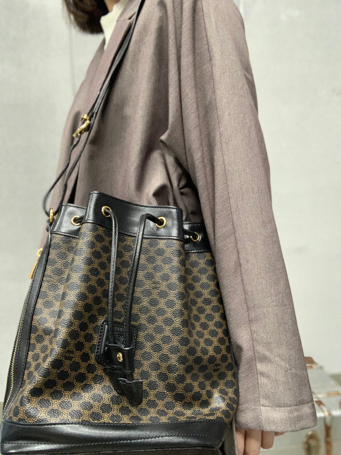 CELINE Macadam Blason Side zipper Drawstring Shoulder bag Black Vintage Old Celine u5gukm