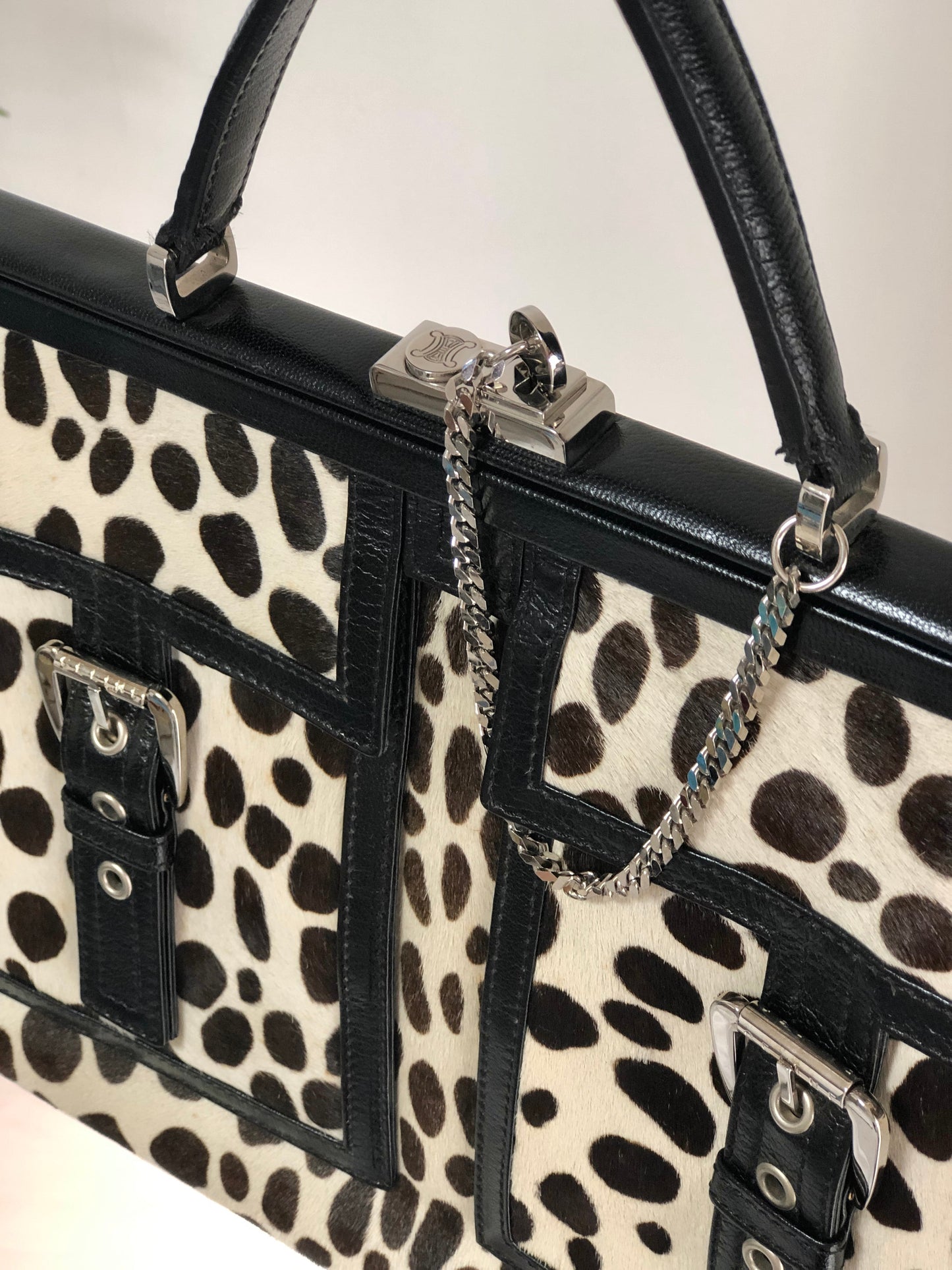 CELINE 斑點狗圖案未出生小牛皮扣環手提包白色黑色舊款 CELINE Vintage e5d32i