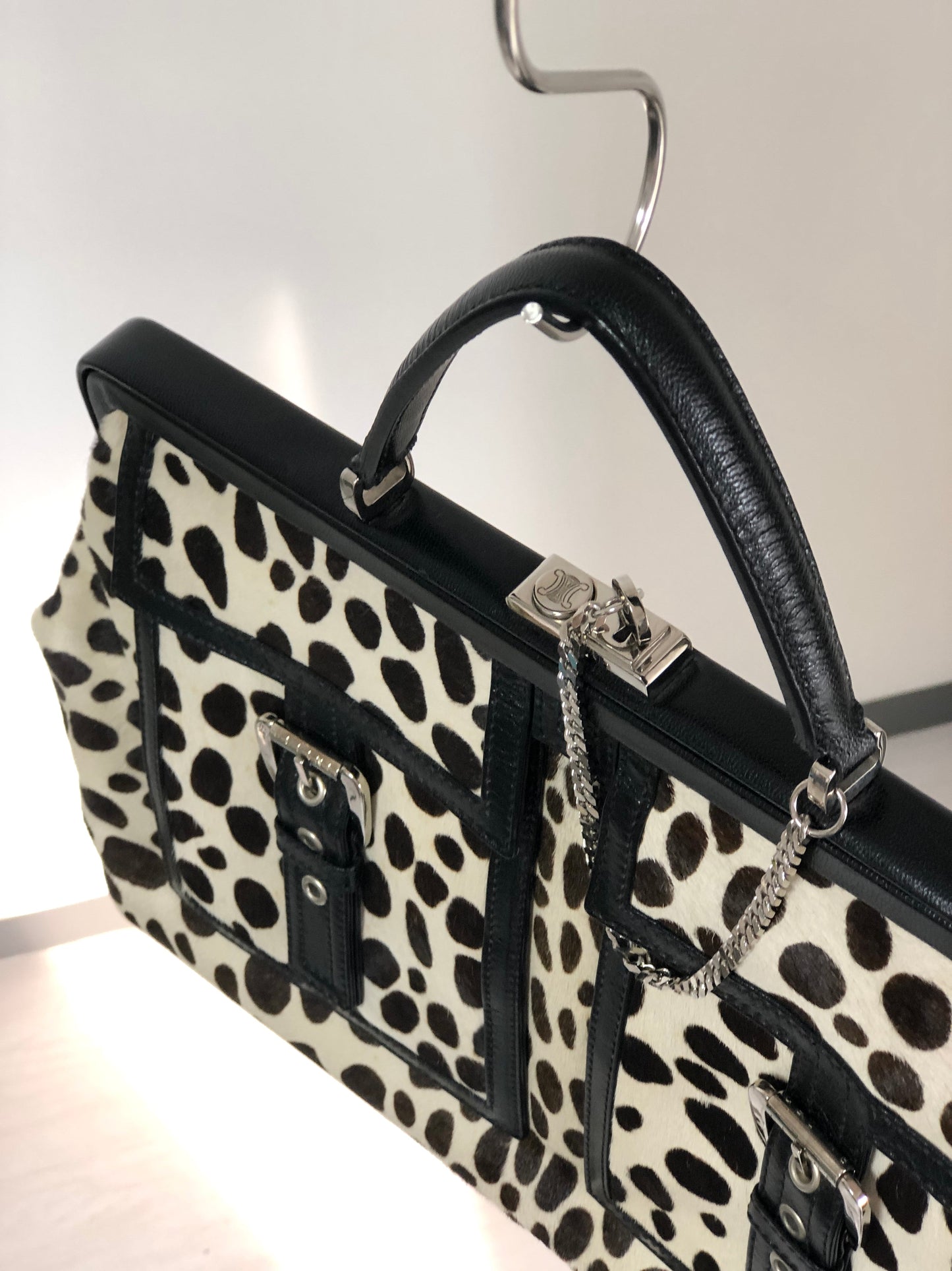 CELINE 斑點狗圖案未出生小牛皮扣環手提包白色黑色舊款 CELINE Vintage e5d32i