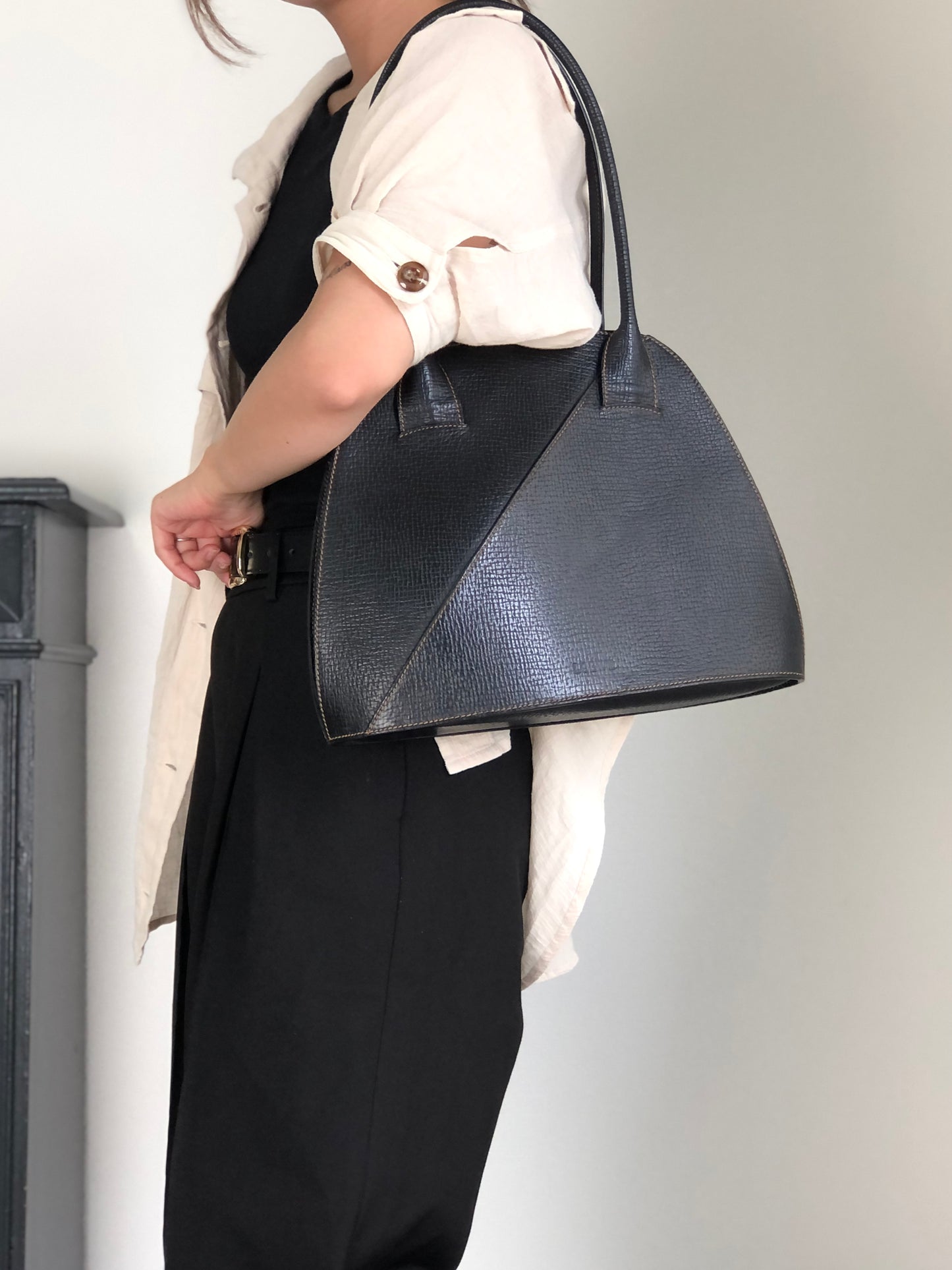 LOEWE Logo Embossed Handbag Black Vintage g64y6x