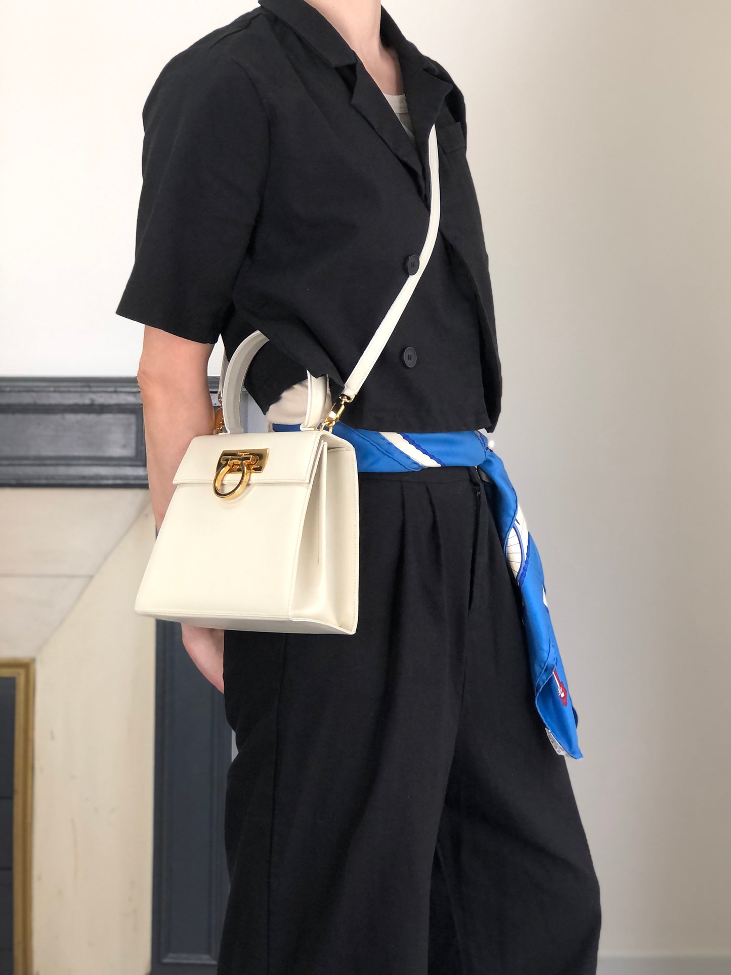 Salvatore Ferragamo Gancini Two-way Handbag Shoulder bag White Vintage d37hra