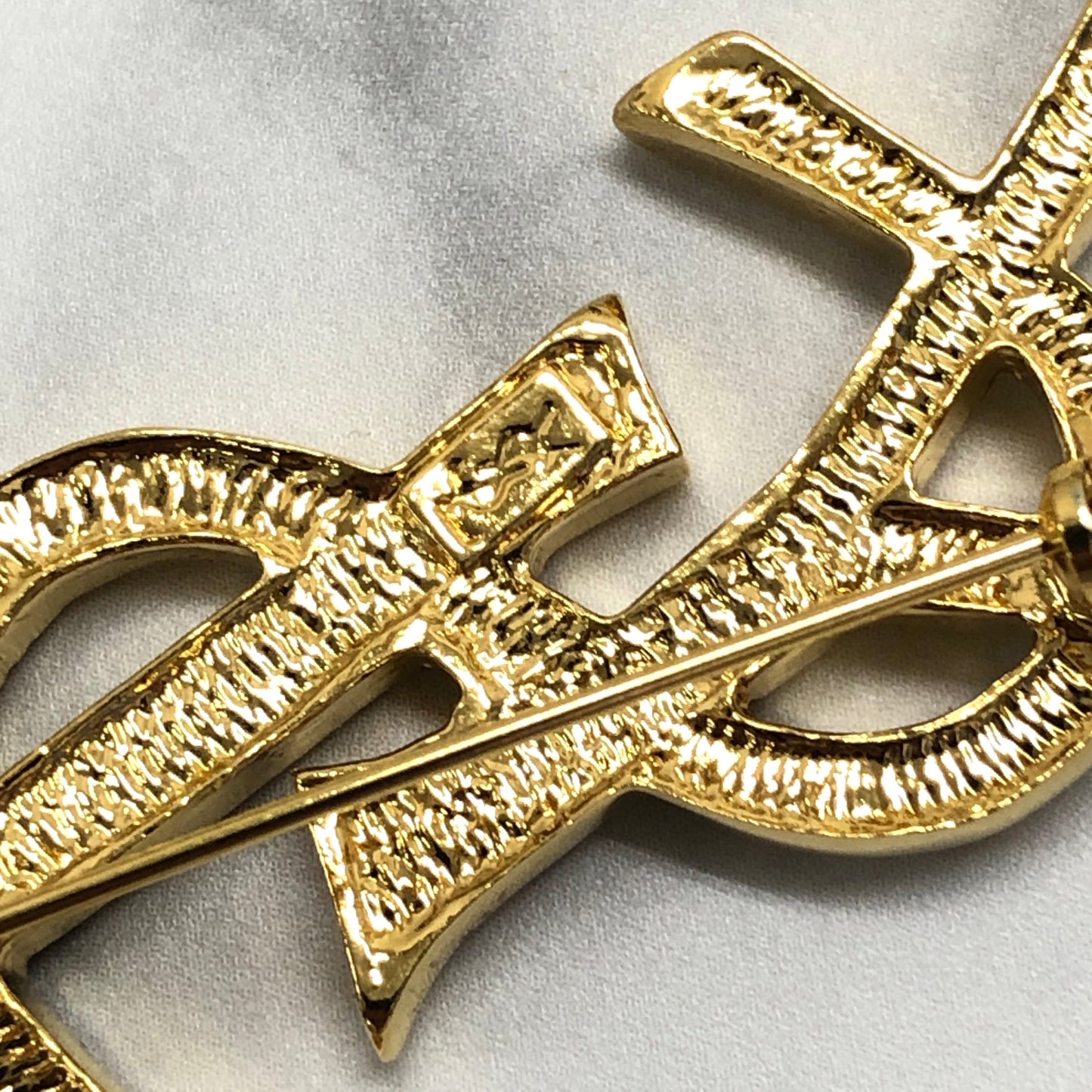 Yves Saint Laurent Cassandra Logo Stone Brooch Gold Accessory mhbdcd