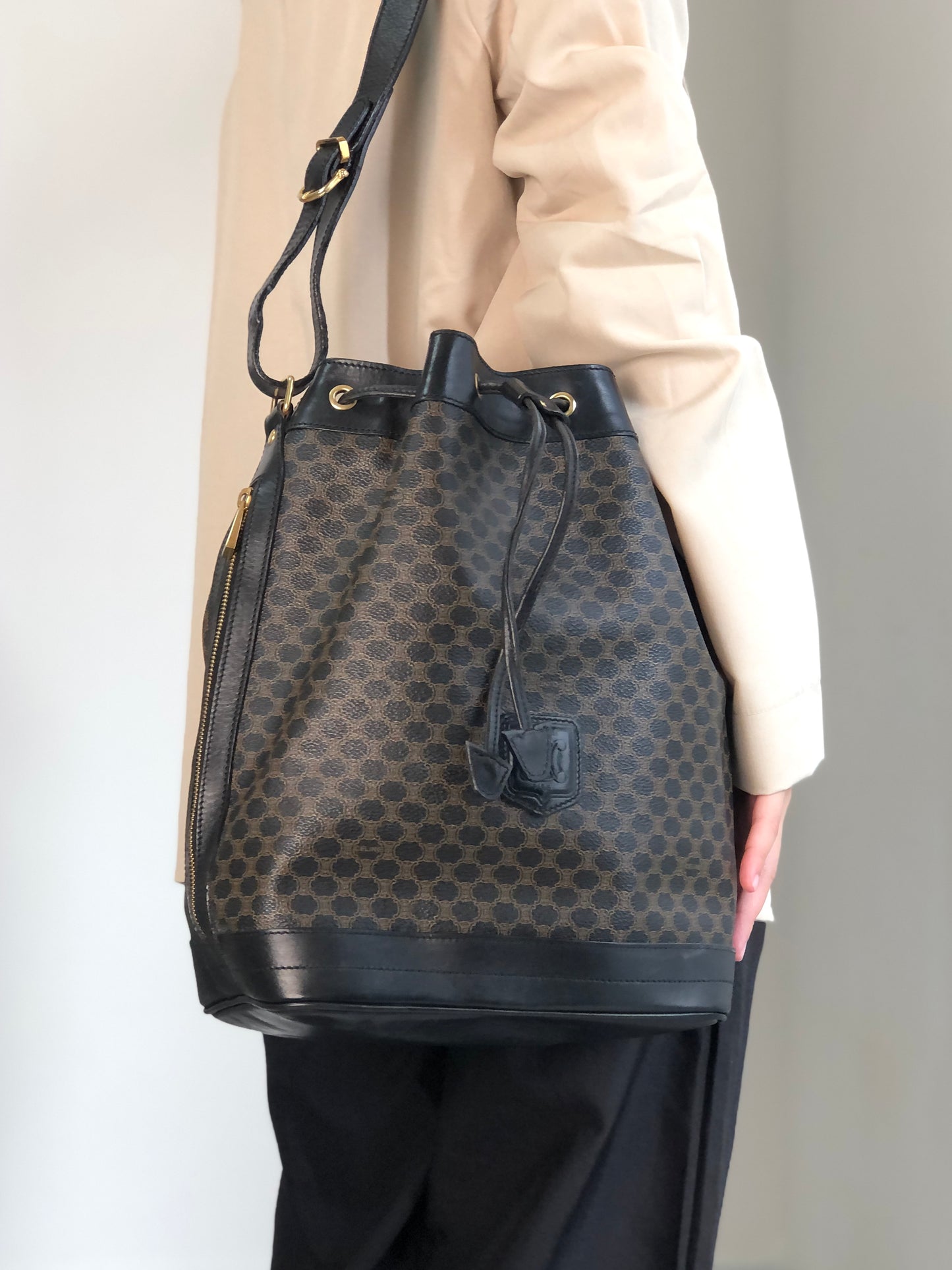 CELINE Macadam Blason Drawstring Shoulder bag Black Vintage x5e8fx