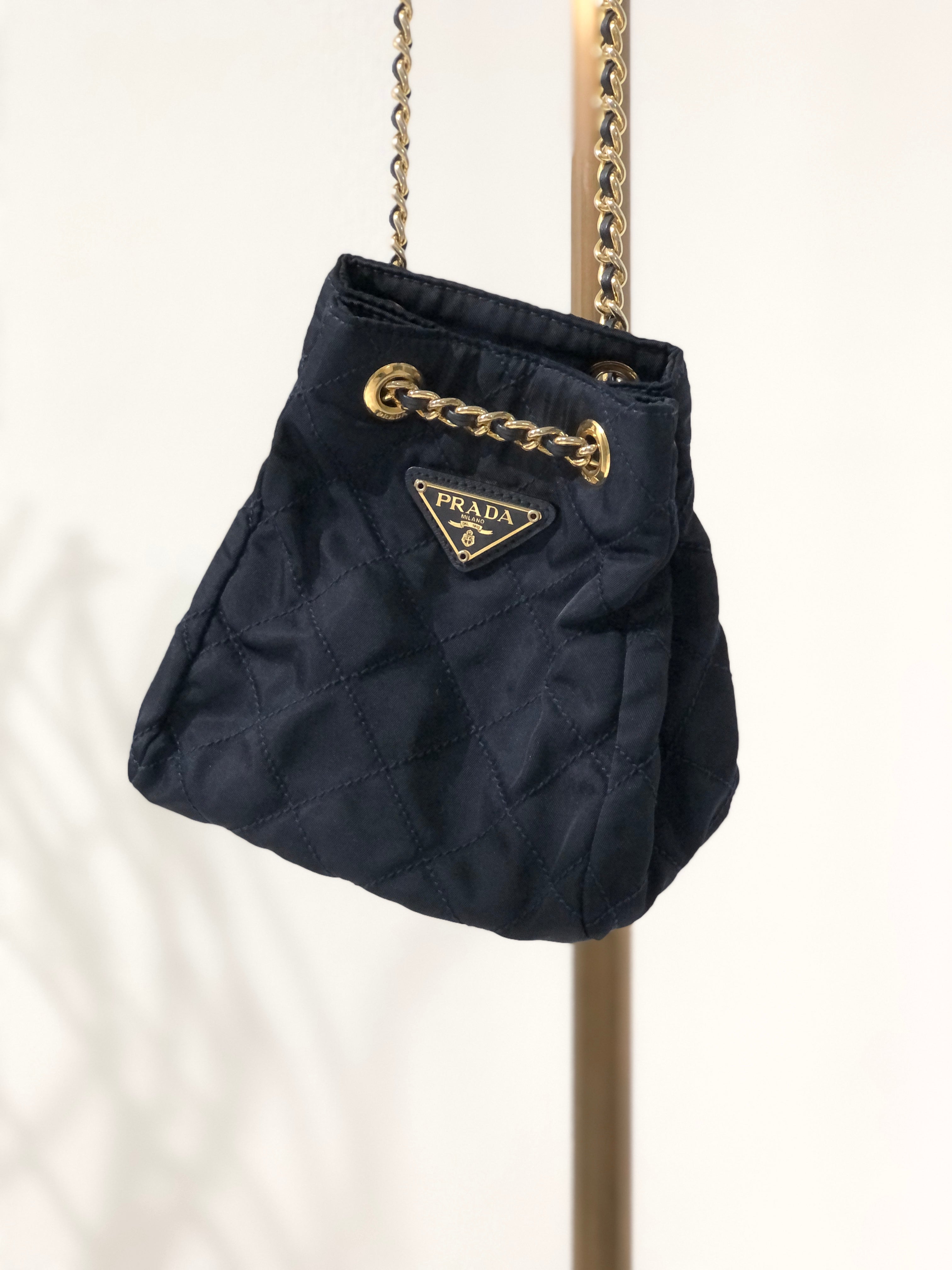 PRADA Quilted Triangle logo Nylon Chain Shoulder Shoulder Bag Navy Vin –  VintageShop solo