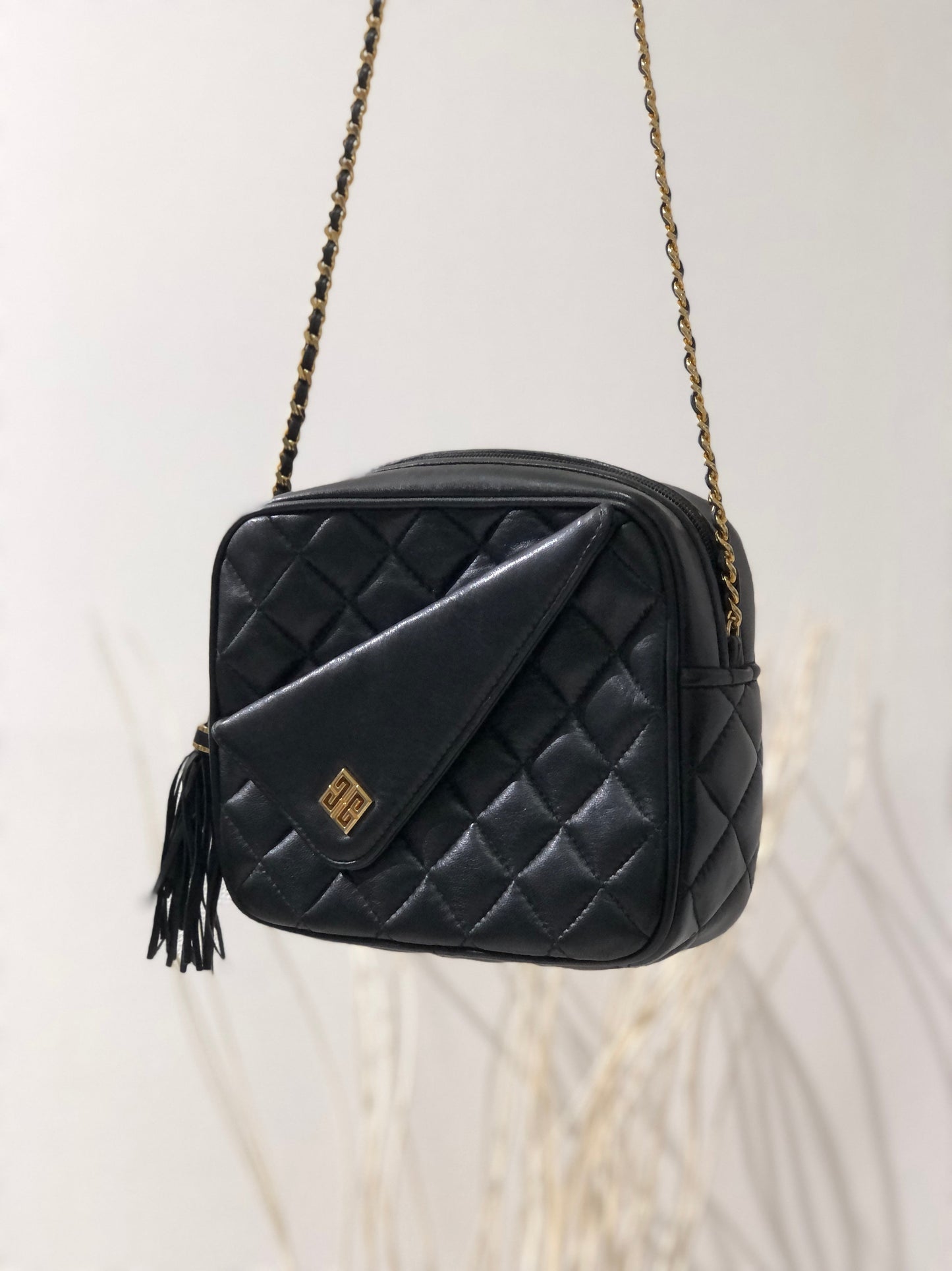 GIVENCHY 標誌絎縫流蘇皮革鏈條單肩包黑色復古舊款 ahvesn