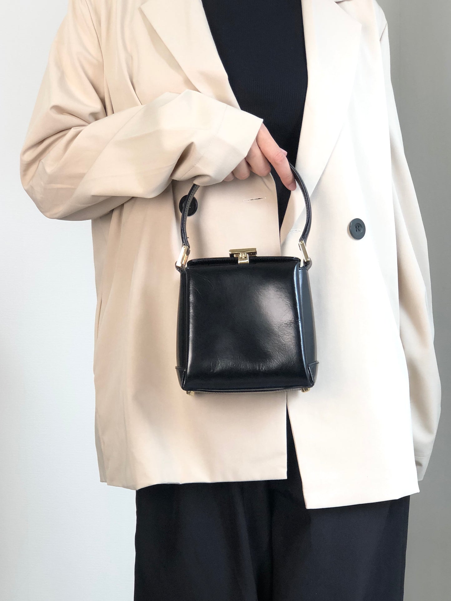 GUCCI Logo Small Handbag Black Vintage xwdrnw