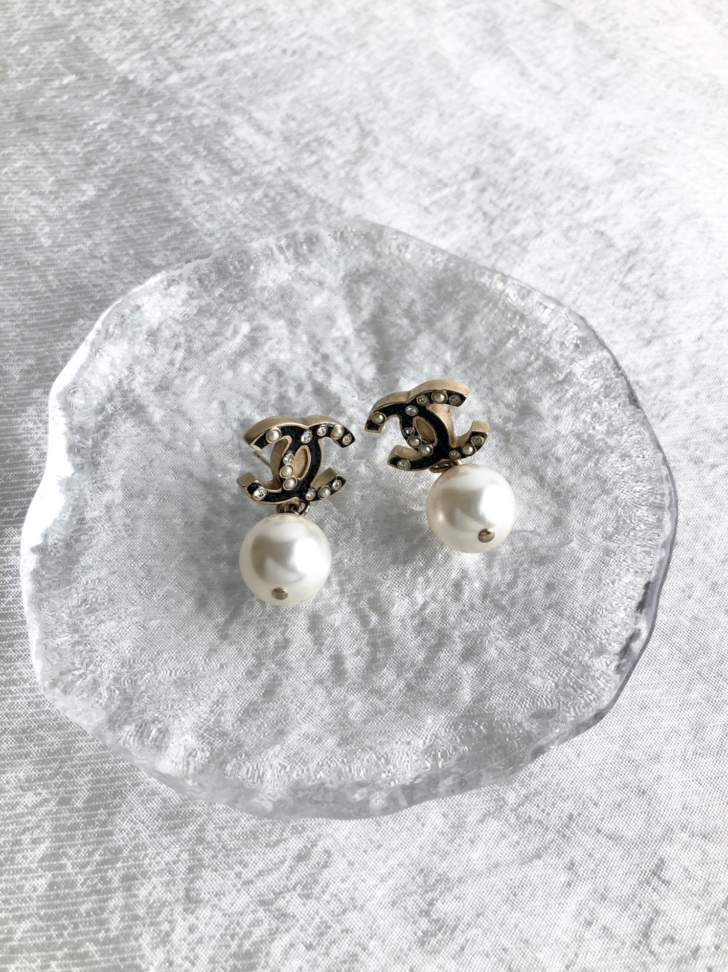 CHANEL Coco Mark Rhinestone Pierced Gold×Black Vintage 2cgpya