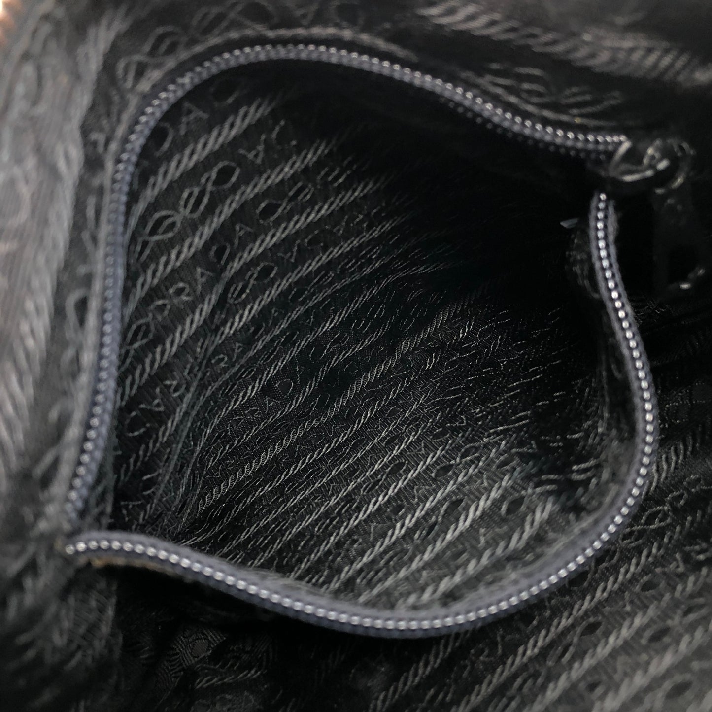 PRADA Triangle Logo Chain Shoulder bag Black Vintage xb2jku