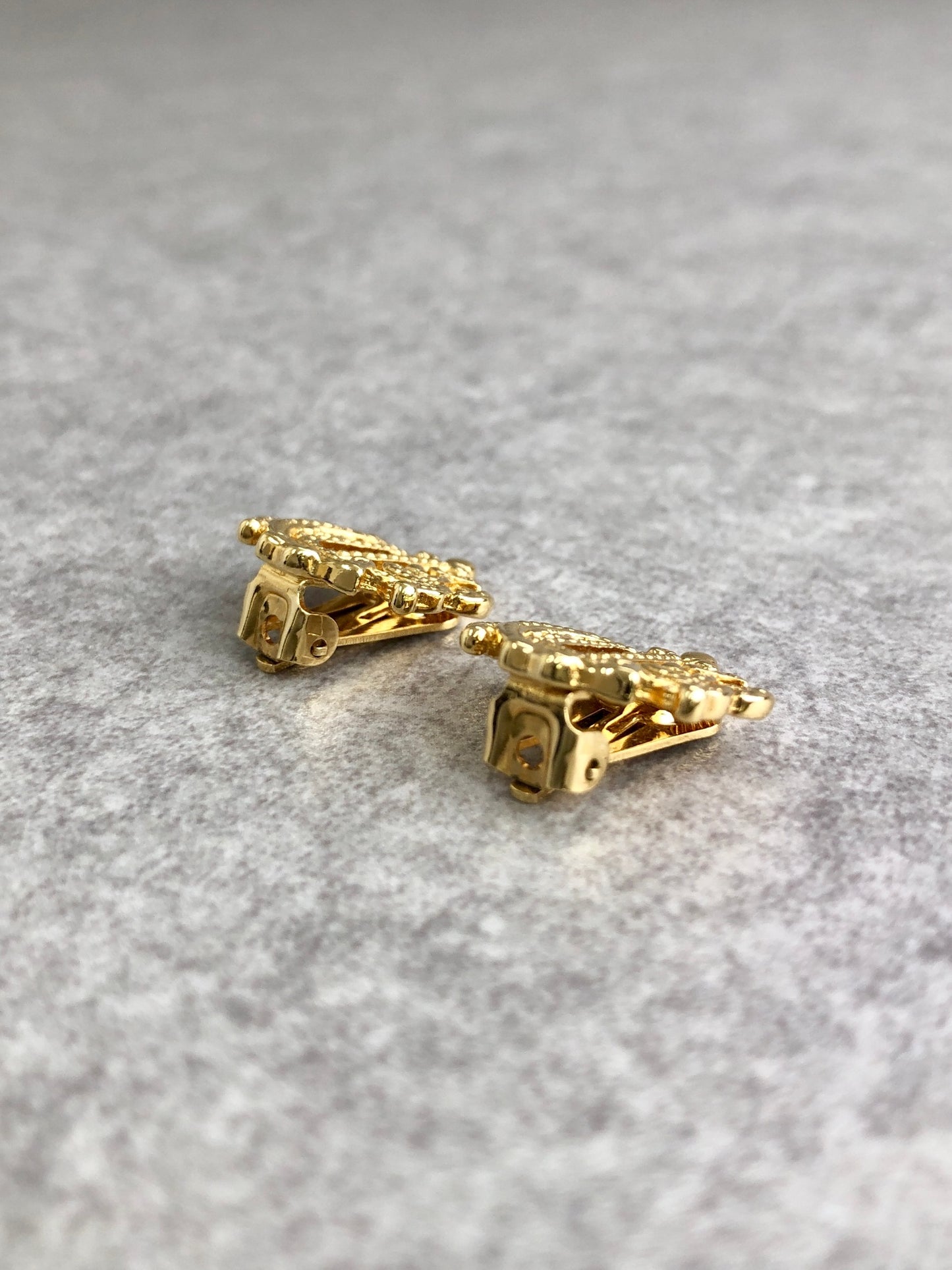 Christian Dior Emblem Motif Earrings Gold Vintage yjcpbb