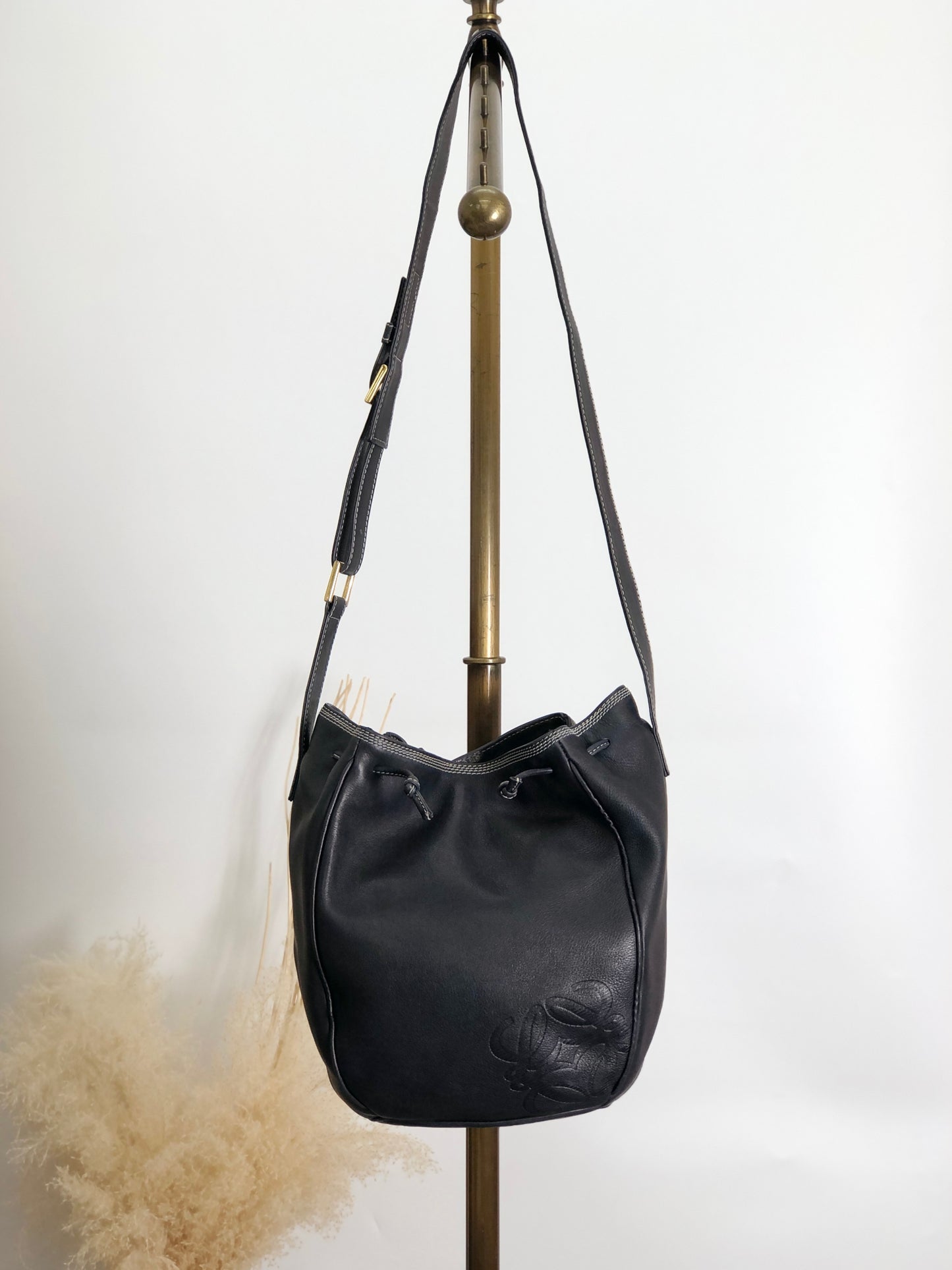 LOEWE Anagram Drawstring Shoulder bag Navy Vintage 3vjxri