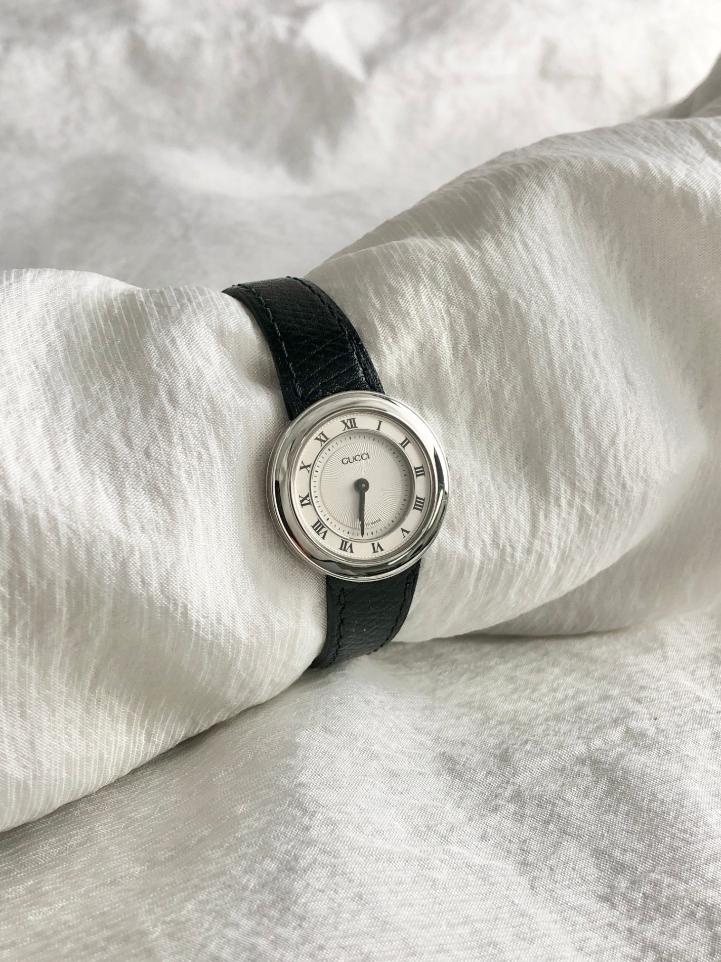 ごる蔵GUCCI Logo Black Patent Silver GUCCI Logo Quartz Watch Silver×Black Vintage jfpy7r – VintageShop solo