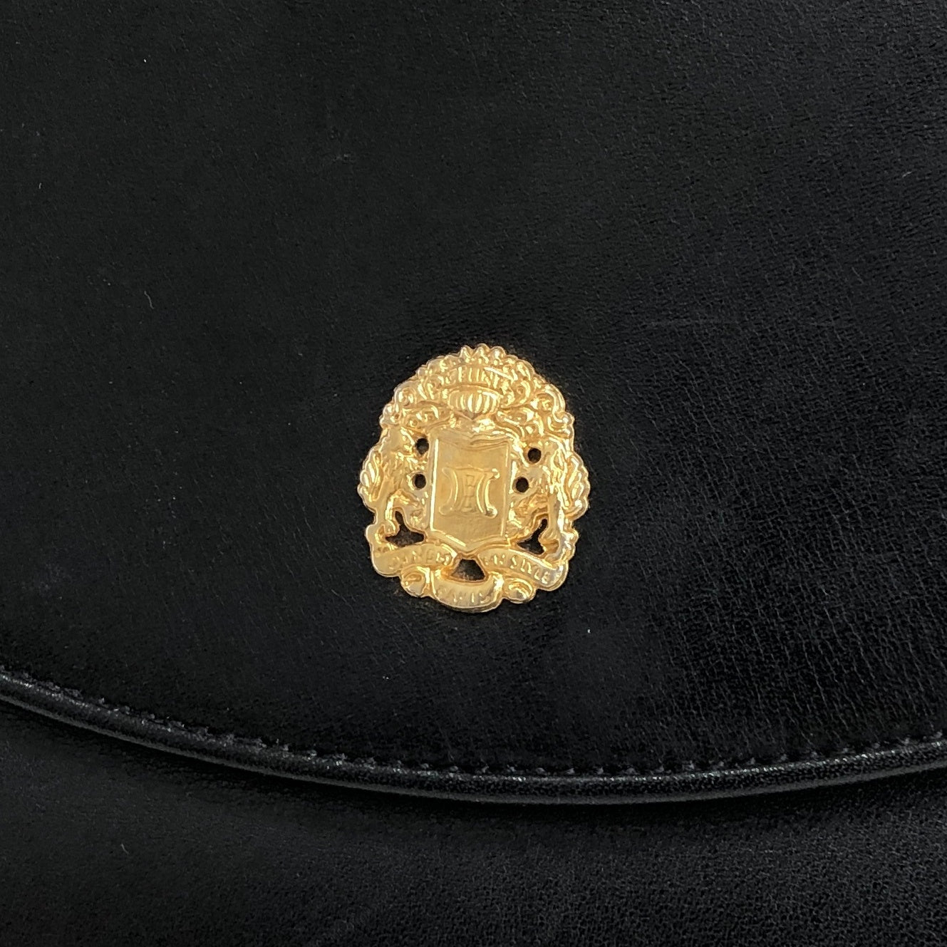 CELINE Blason Emblem Motif Chain Shoulder bag Black Vintage hp4pbe