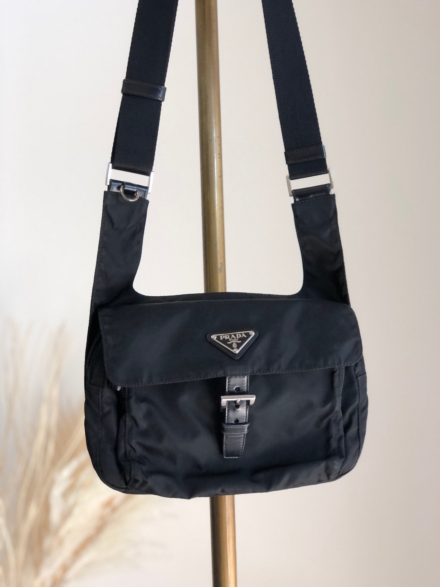 PRADA Triangle Logo Front Buckle Shoulder bag Black Vintage t6pn2f