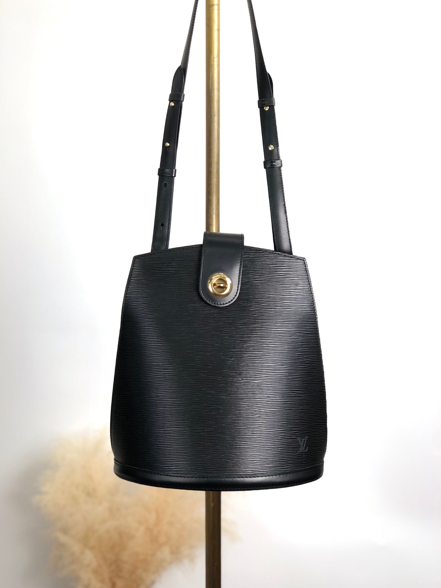 LOUIS VUITTON Epi Turn Lock Shoulder bag Black Vintage z6gyxr