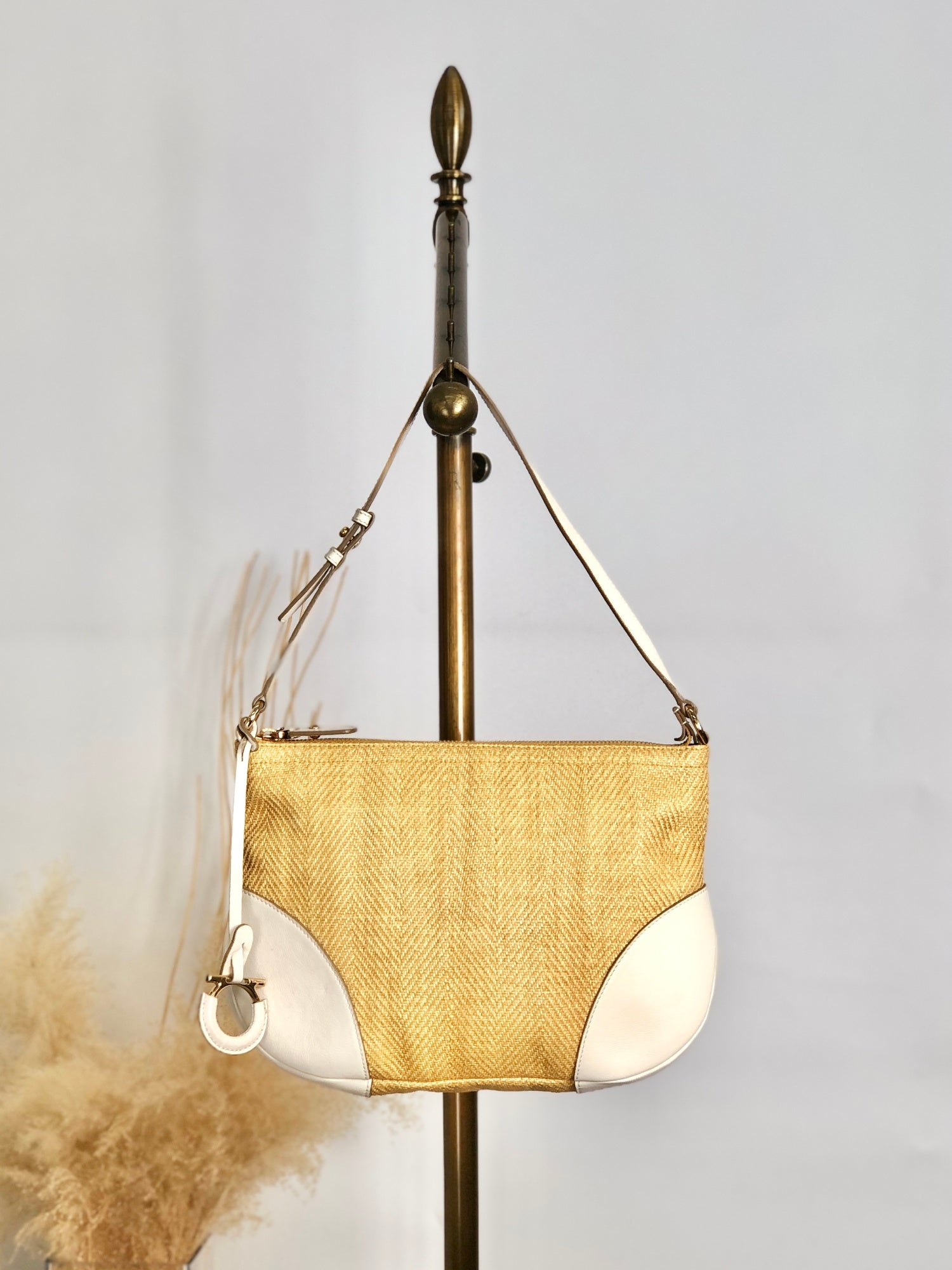 Salvatore Ferragamo Shoulder bag Beige AU-21 D035 Vintage mc74rn