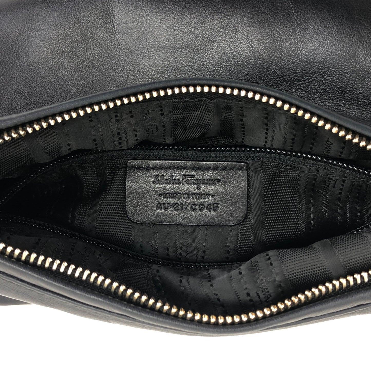 Salvatore Ferragamo Vala Ribbon Chain Shoulder bag Black Vintage j65jf8