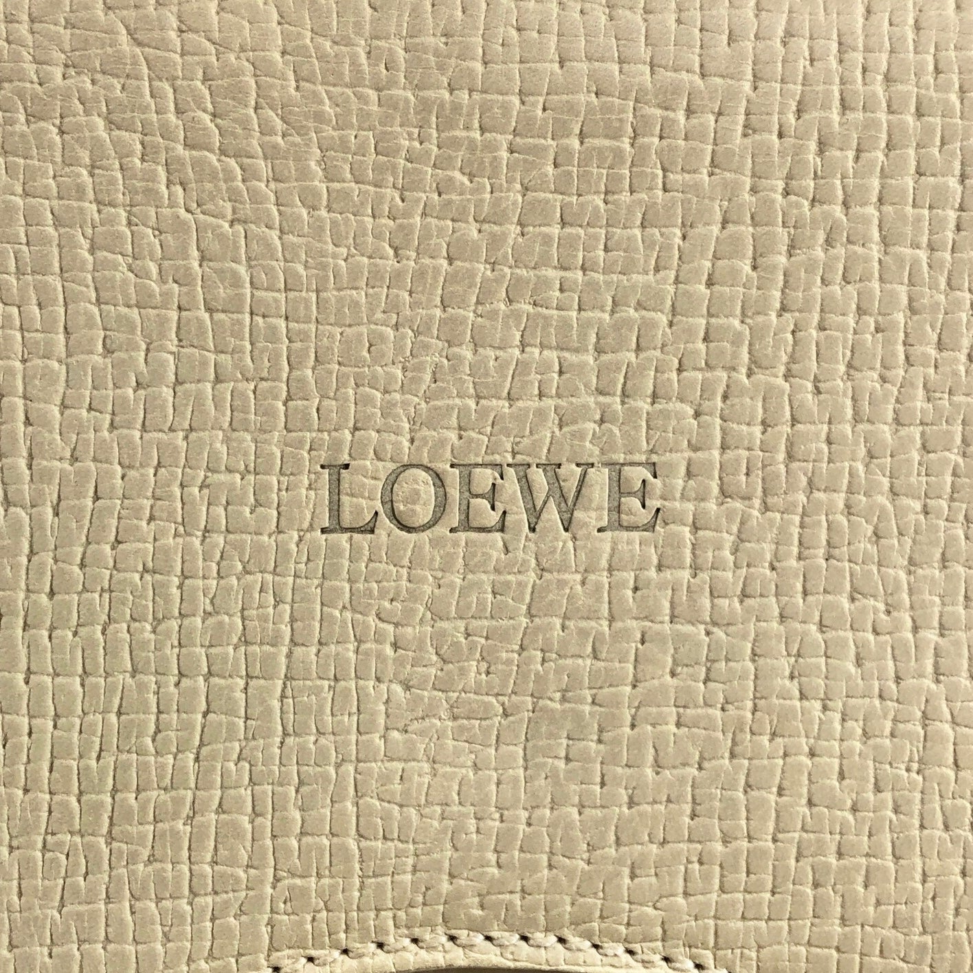 LOEWE Barcelona Bi-color Embossed Leather Handbag Beige Vintage esxncn