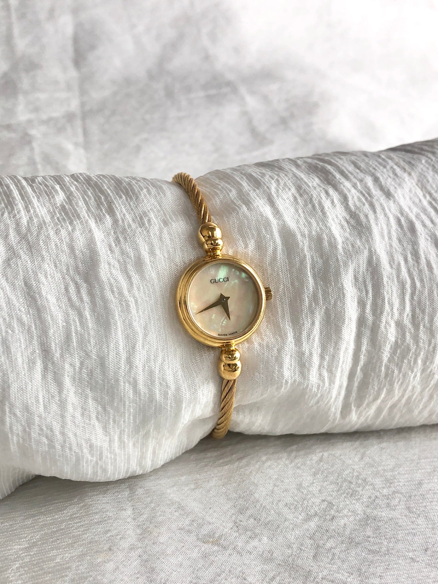 GUCCI Bangle Watch Gold 2700.2.L Vintage gjk6c5 – VintageShop solo