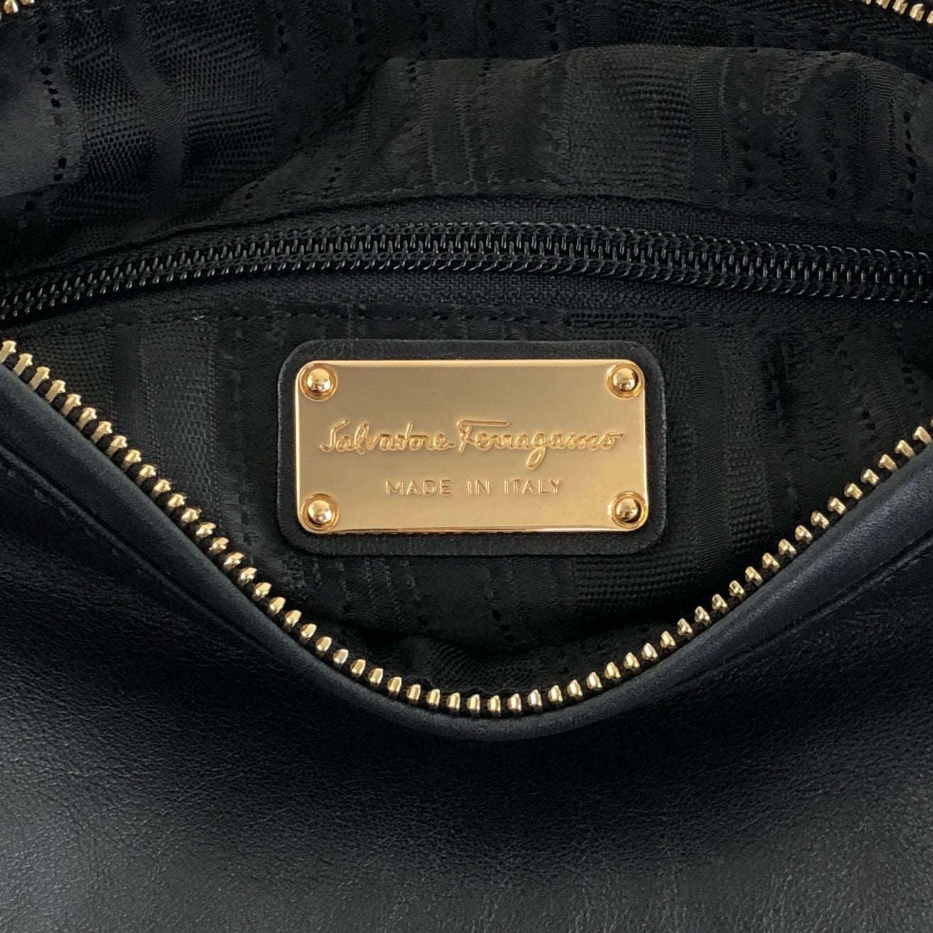 Salvatore Ferragamo Vala Ribbon Chain Shoulder bag Black Vintage j65jf8