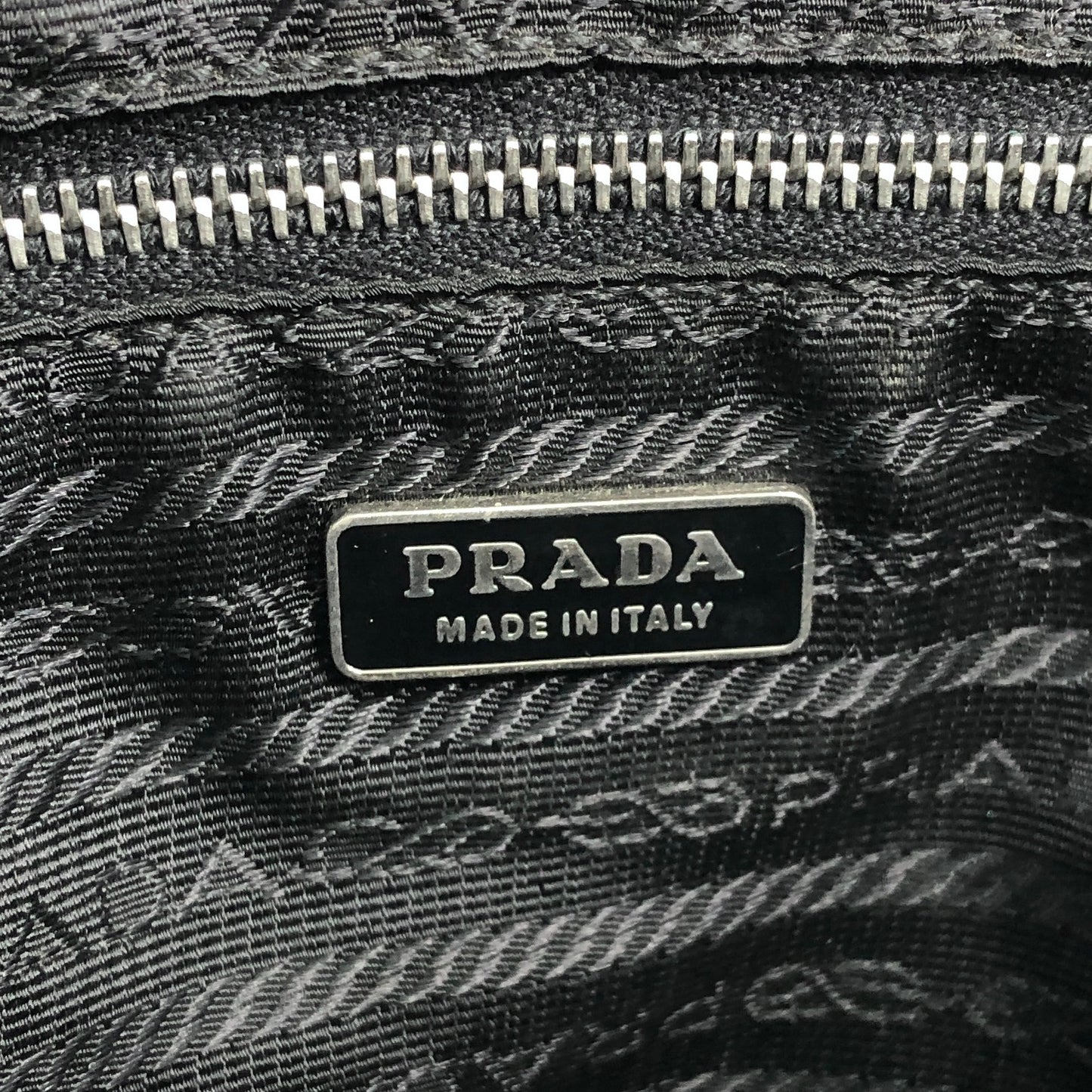 PRADA 三角形標誌手袋化妝包黑色復古 vcx7fd