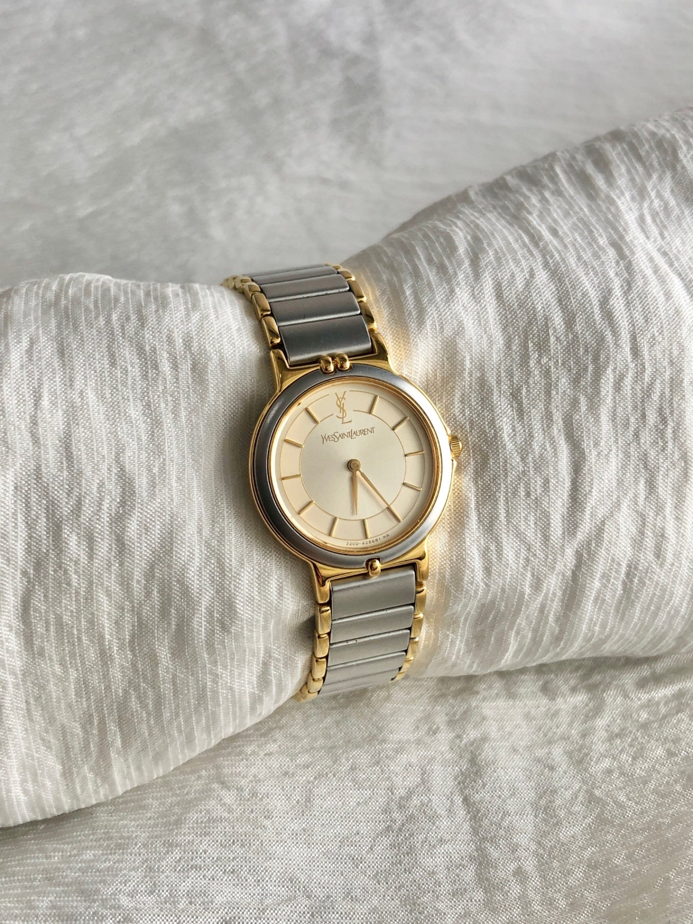 Yves Saint Laurent YSL Logo Quartz Watch Silver 2200-228481 TA