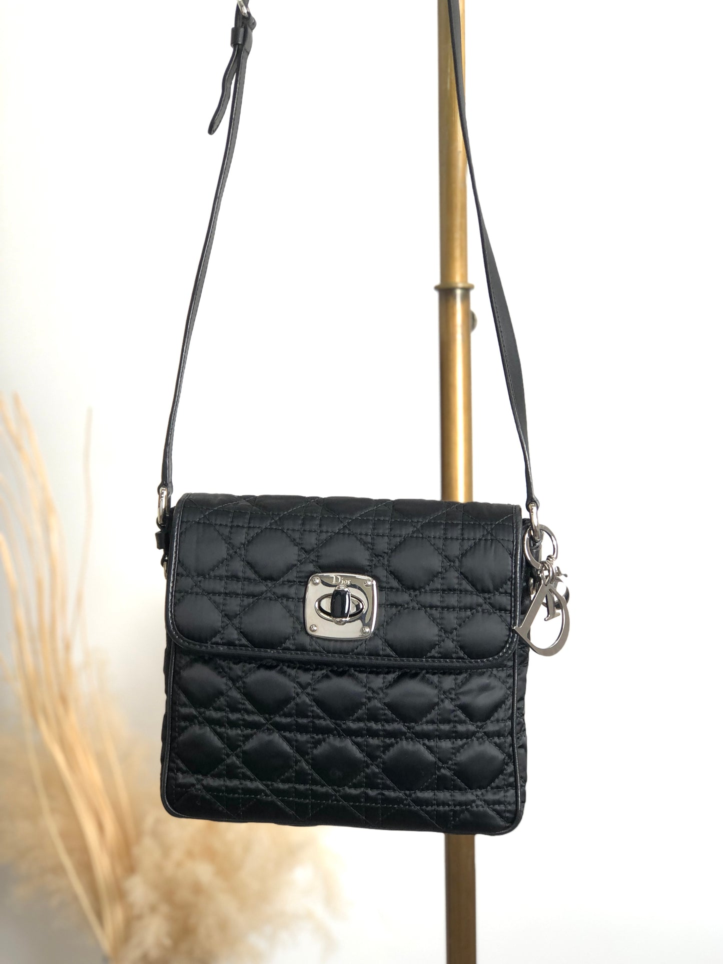 Christian Dior Cannage Logo Charm Turn Lock 單肩包 黑色 復古 swmt7e