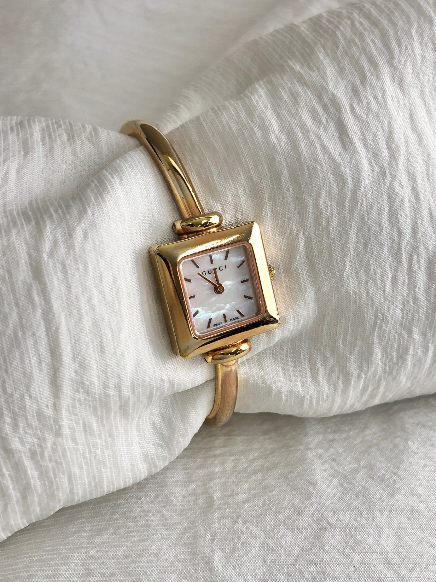 GUCCI Logo Bangle Watch Gold Vintage dsanww – VintageShop solo