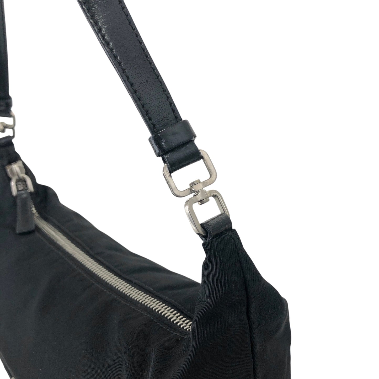 PRADA 三角形標誌小號手提包 Hobobag 黑色復古 cd6tum
