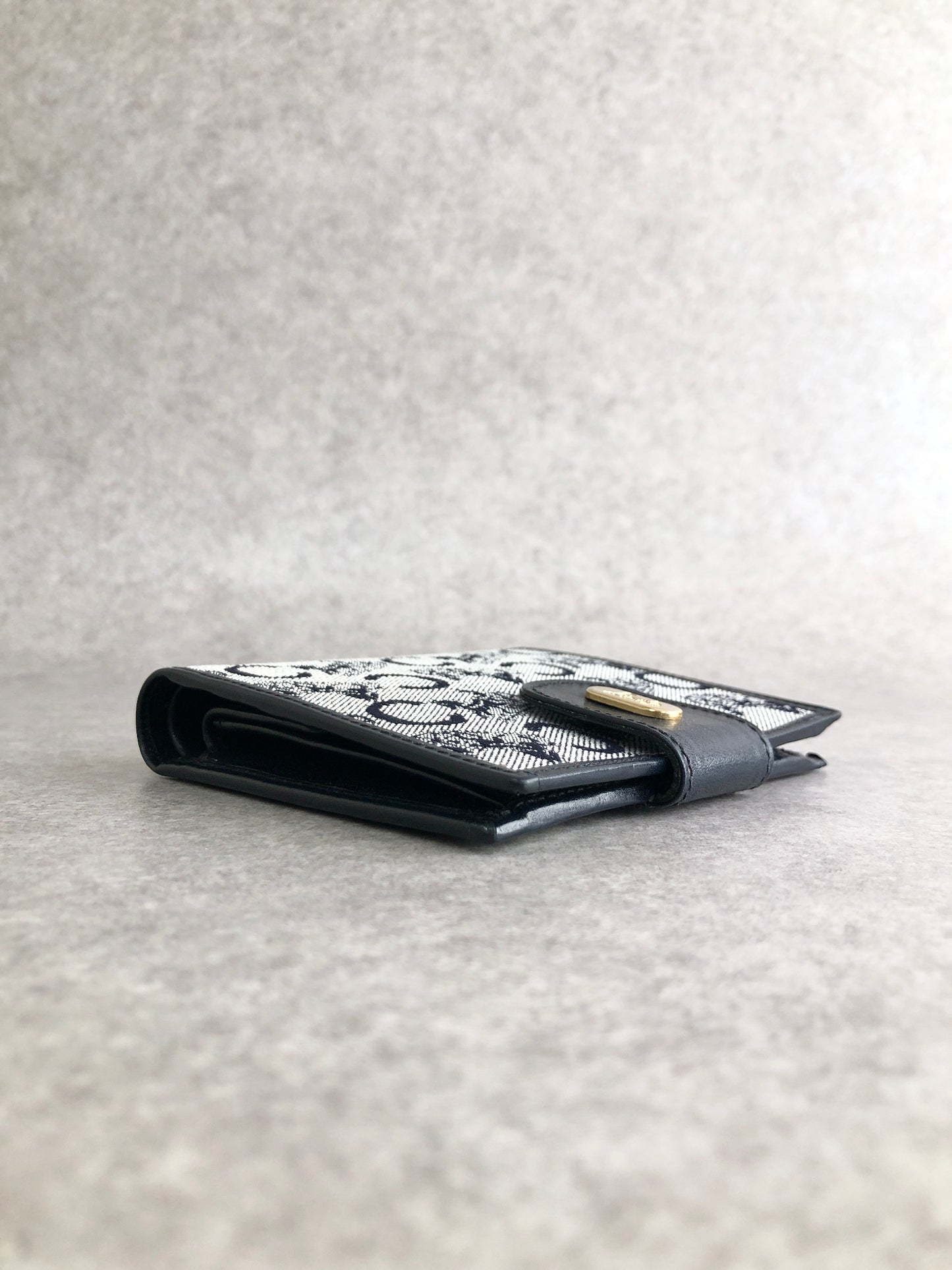 CELINE Carriage Folded Wallet Navy Vintage rrcn43