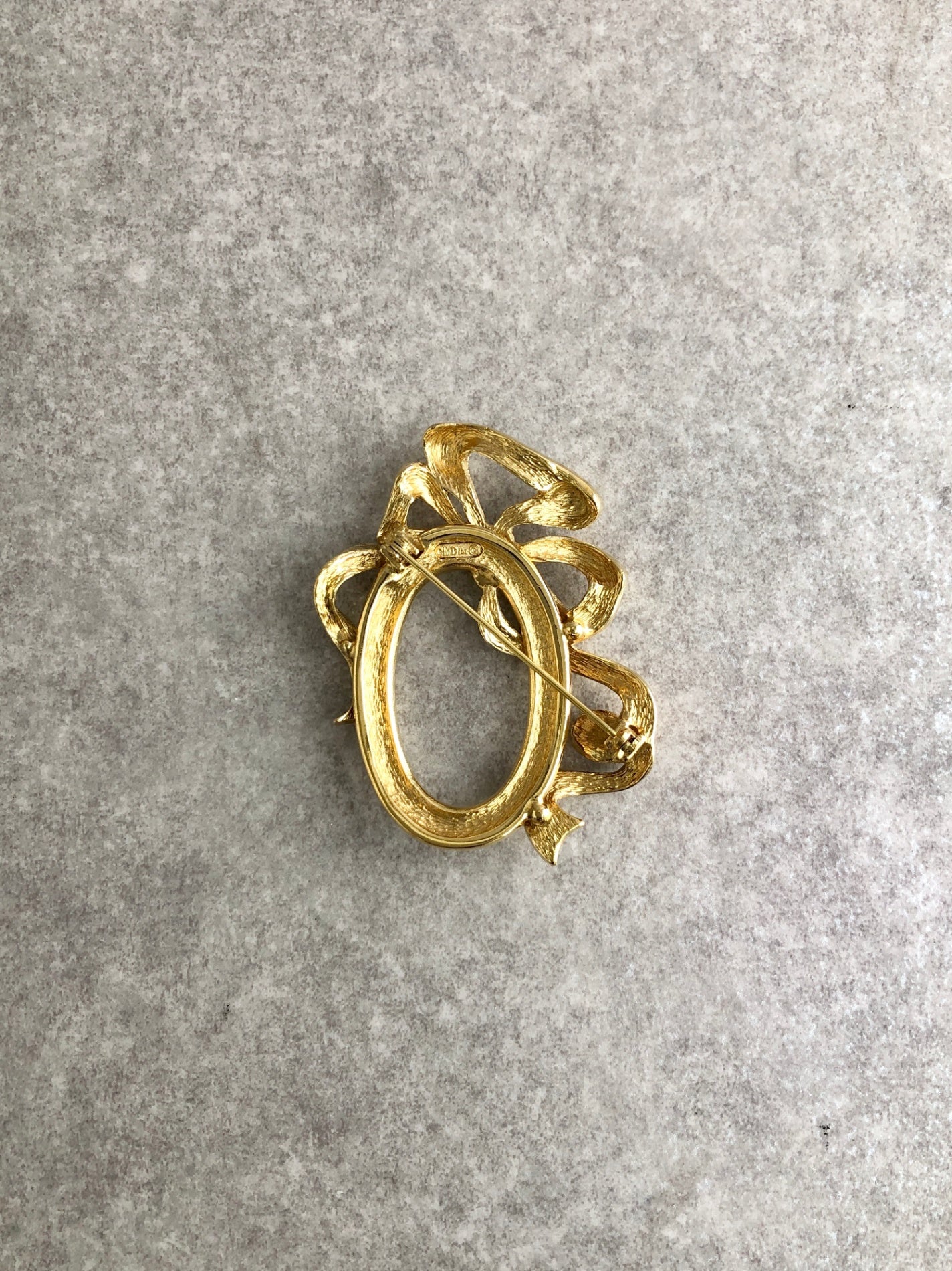 Christian Dior Ribbon Motif Brooch Gold Vintage 4uz386
