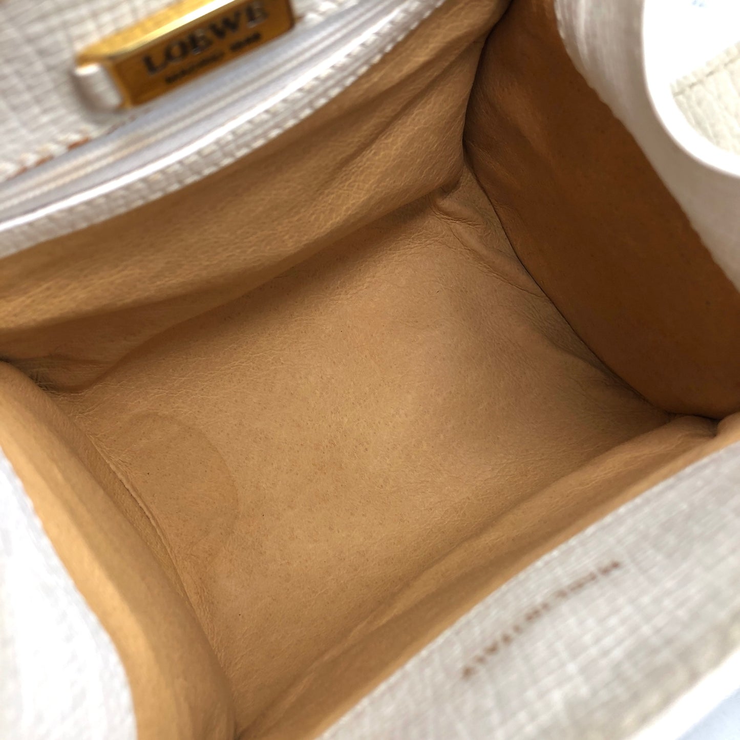 LOEWE Logo Embossed Shoulder bag Ivory Vintage sj6yij