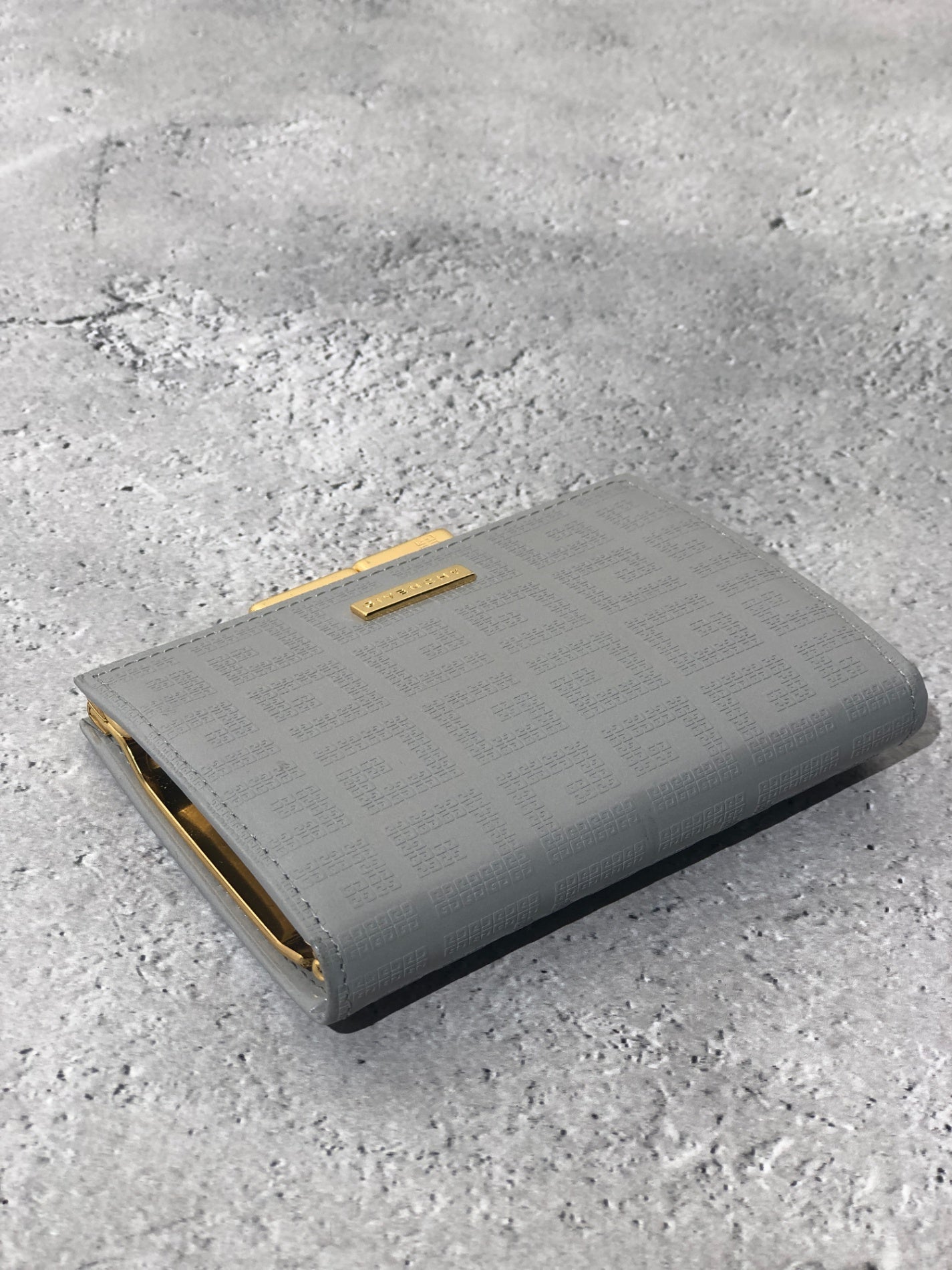 GIVENCHY 標誌皮革金屬扣零錢包灰色復古 dt8ykn